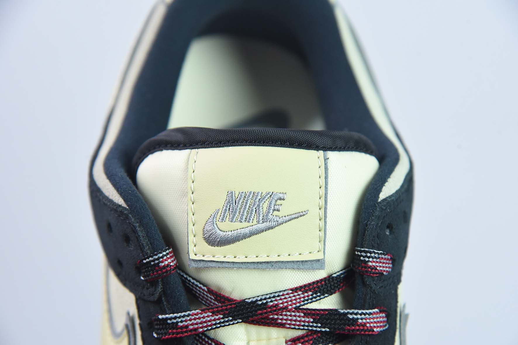 Nike Dunk Low “Black Suede” 椰奶熊猫低帮运动鞋 货号:DV3054-001