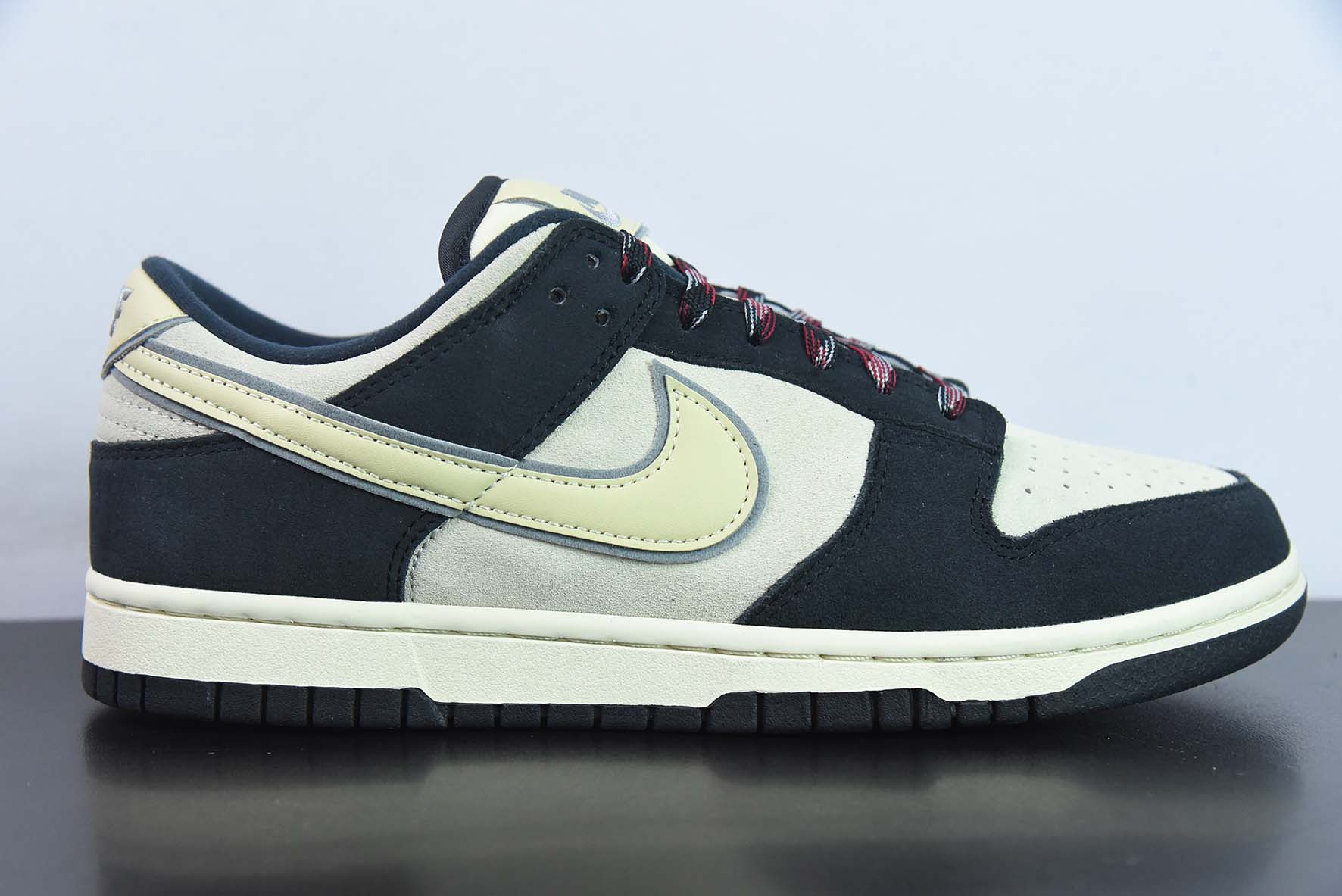 Nike Dunk Low “Black Suede” 椰奶熊猫低帮运动鞋 货号:DV3054-001