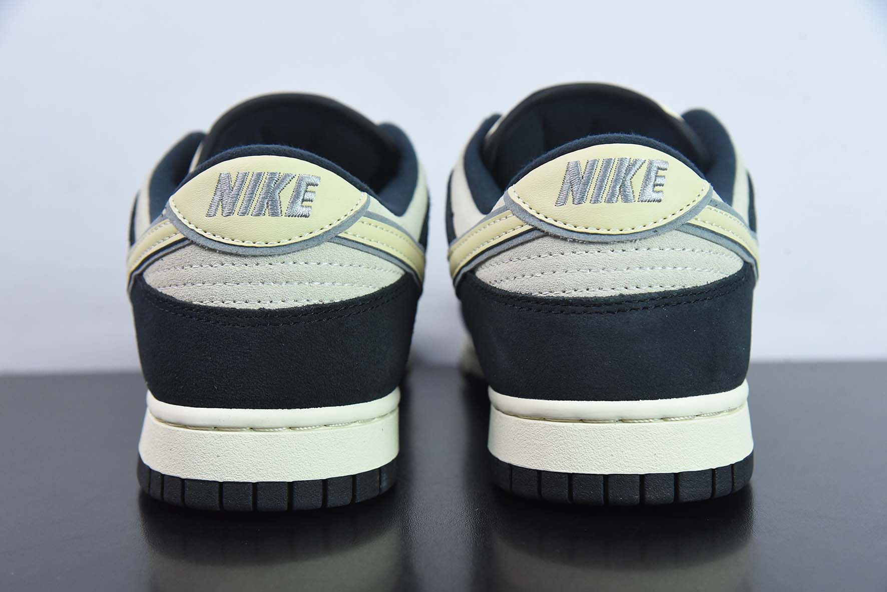 Nike Dunk Low “Black Suede” 椰奶熊猫低帮运动鞋 货号:DV3054-001