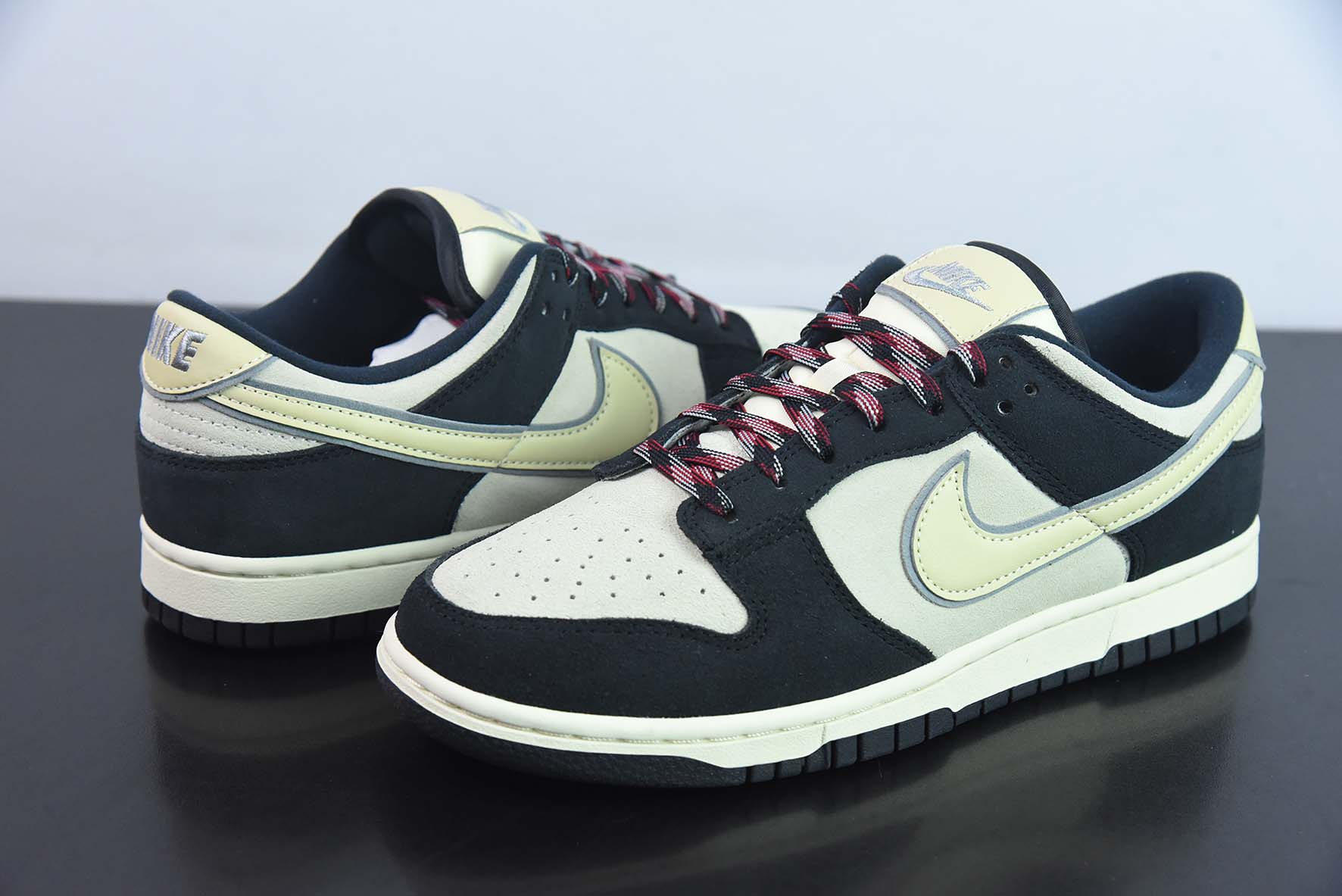 Nike Dunk Low “Black Suede” 椰奶熊猫低帮运动鞋 货号:DV3054-001