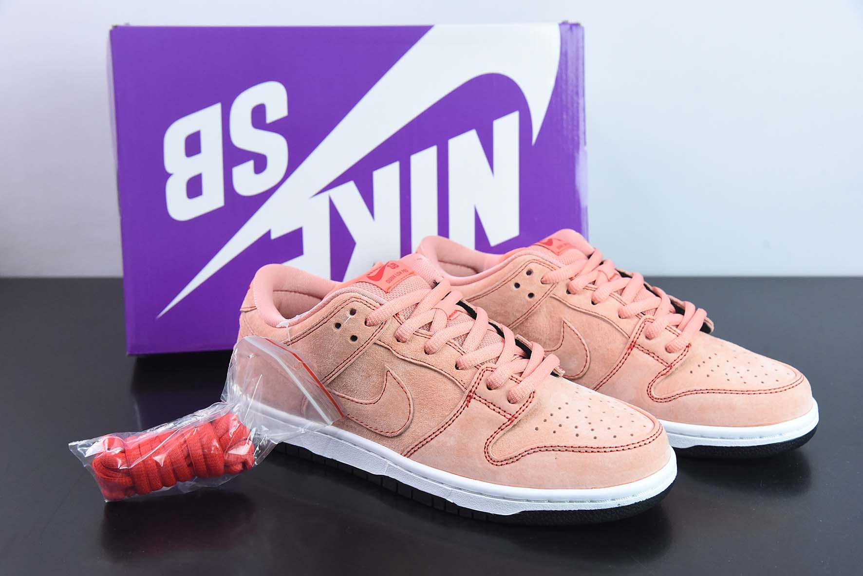 Nike SB Dunk Low “Pink Pig” 粉猪低帮运动鞋 货号：CV1655-600