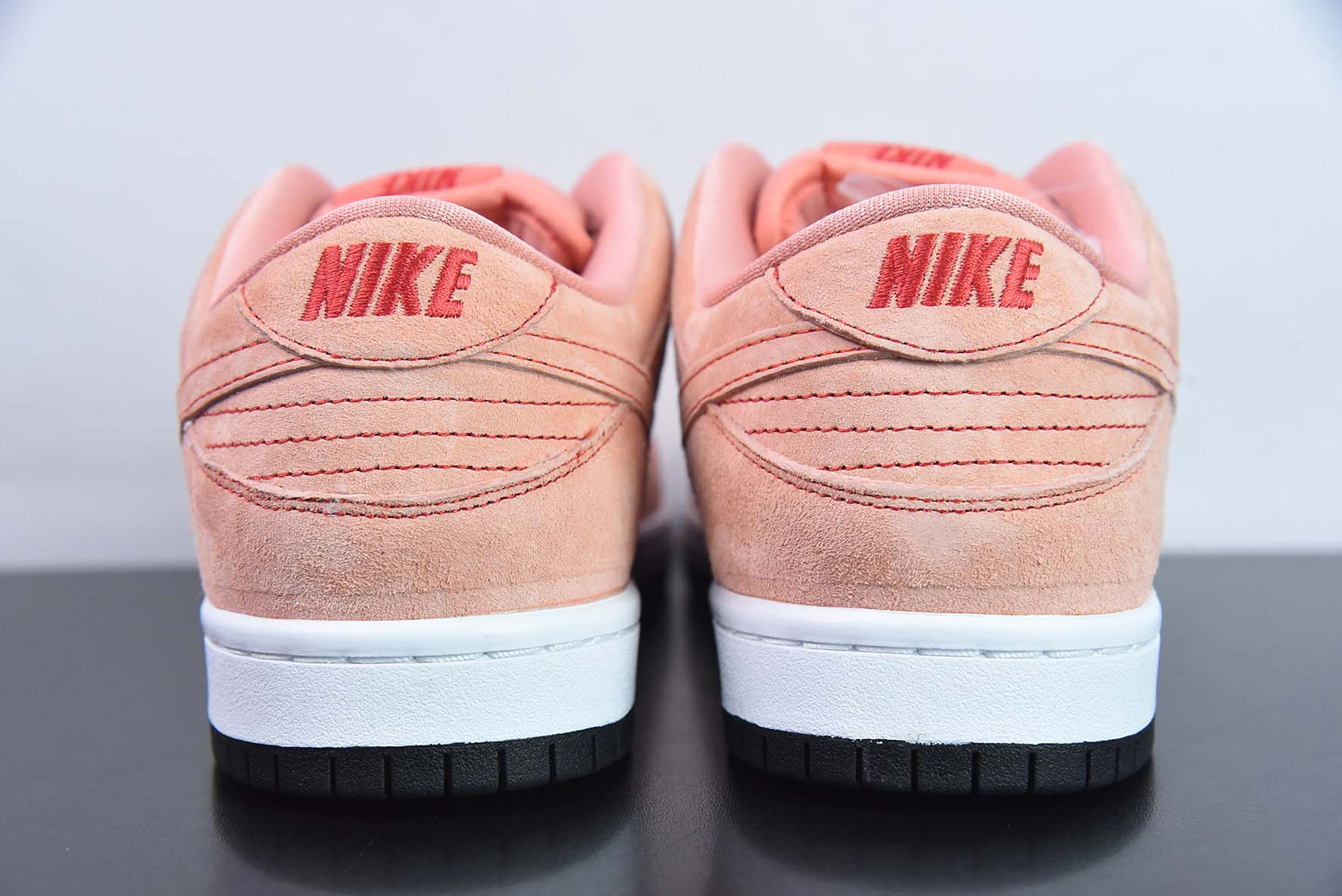 Nike SB Dunk Low “Pink Pig” 粉猪低帮运动鞋 货号：CV1655-600