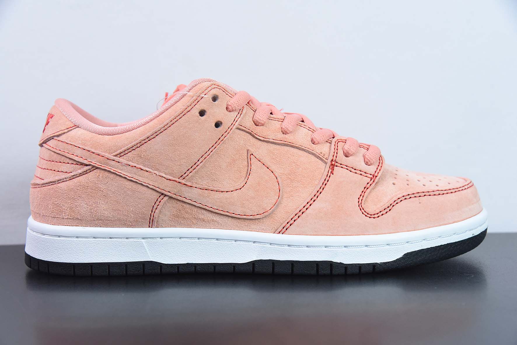 Nike SB Dunk Low “Pink Pig” 粉猪低帮运动鞋 货号：CV1655-600