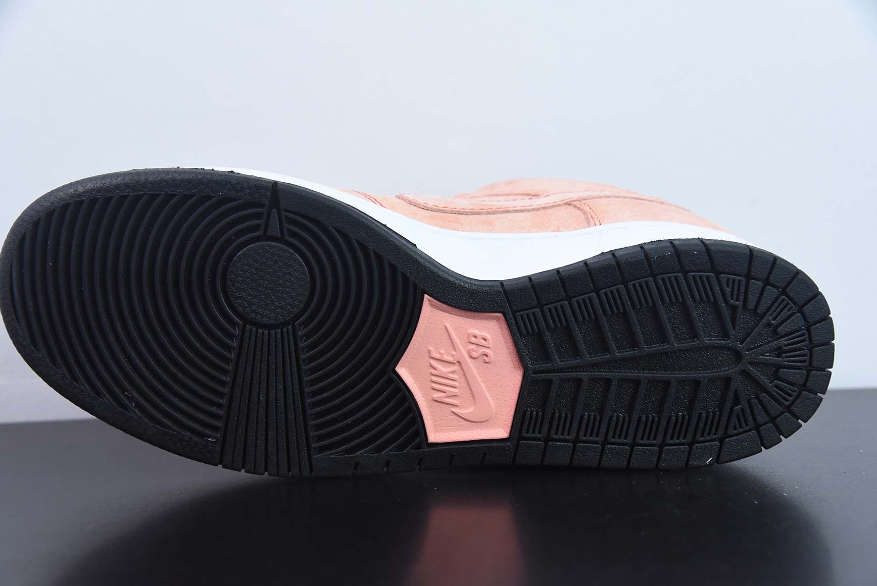 Nike SB Dunk Low “Pink Pig” 粉猪低帮运动鞋 货号：CV1655-600