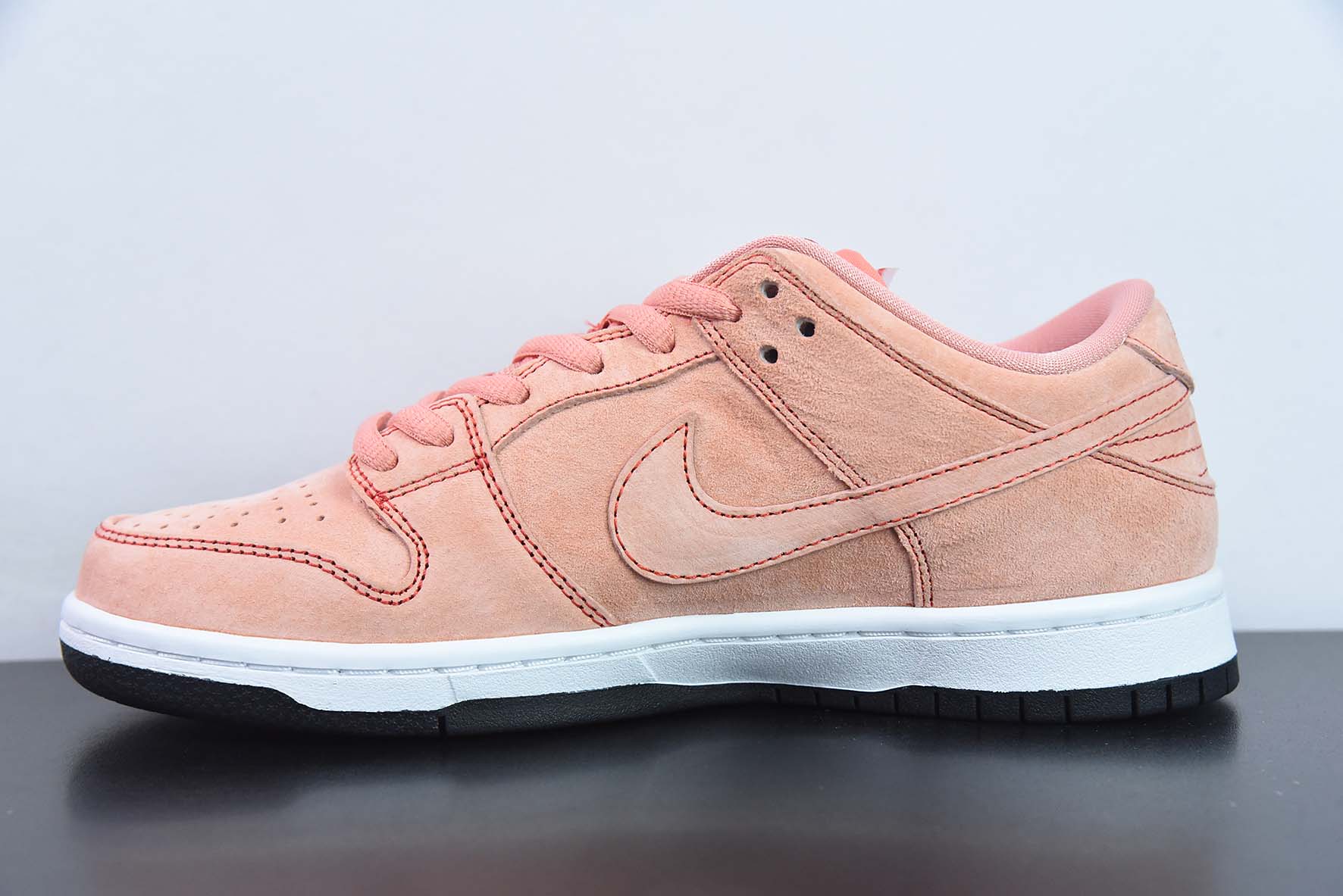 Nike SB Dunk Low “Pink Pig” 粉猪低帮运动鞋 货号：CV1655-600