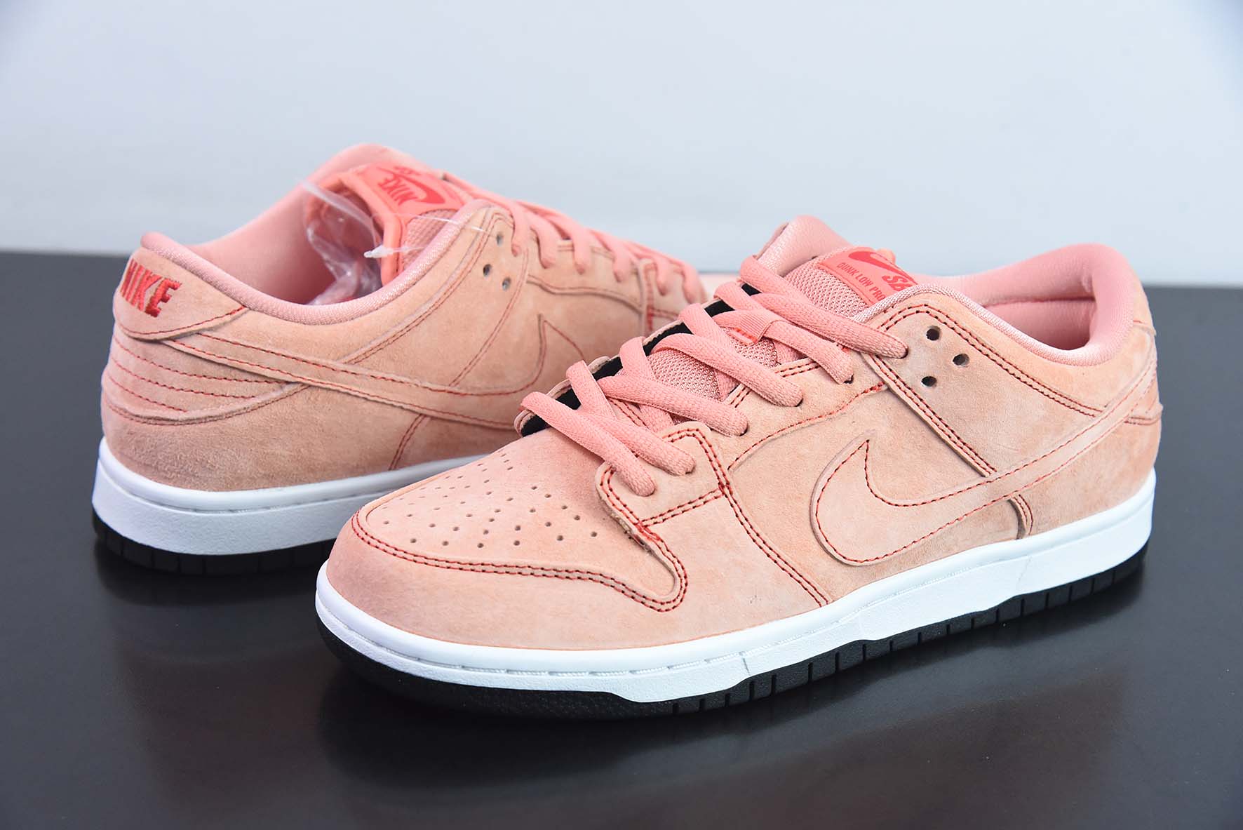 Nike SB Dunk Low “Pink Pig” 粉猪低帮运动鞋 货号：CV1655-600