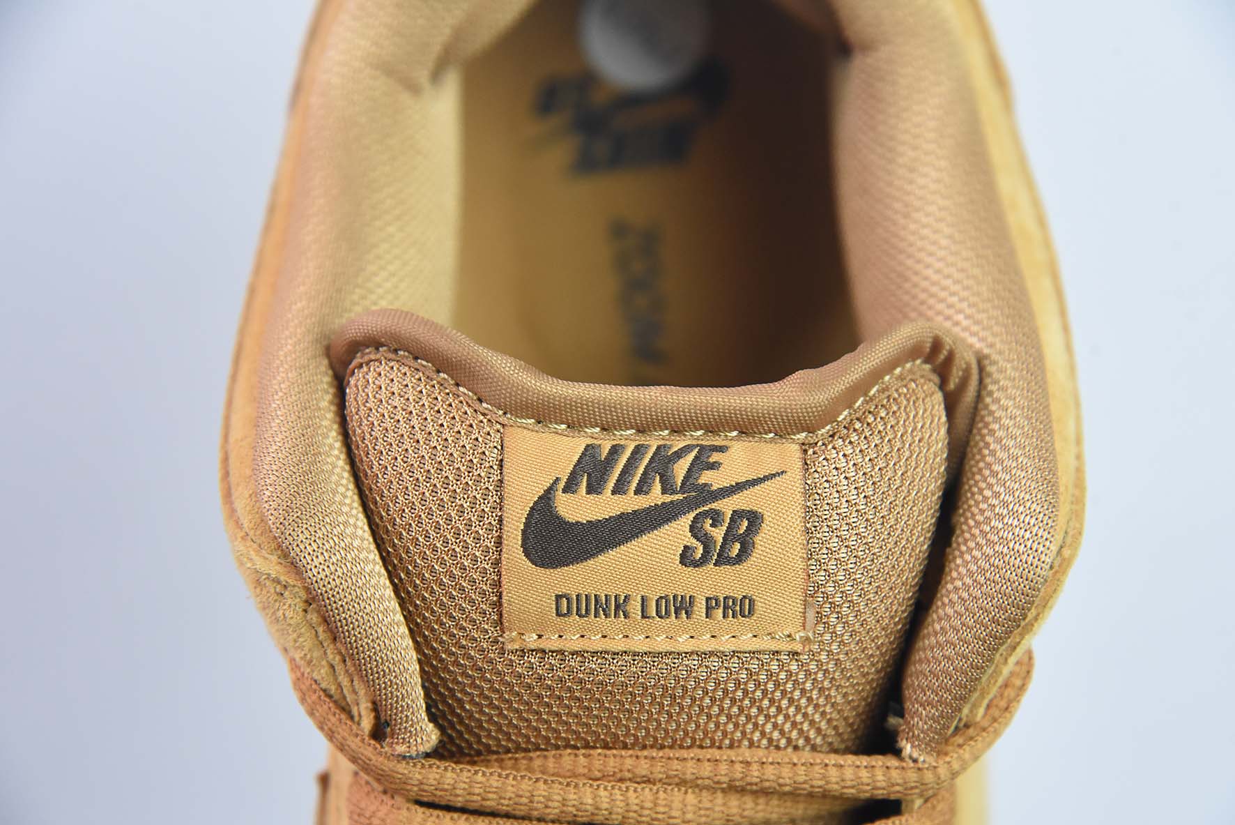 NK SB Dunk Low Pro 小麦色 落叶黄低帮运动滑板鞋 货号:BQ6817-204