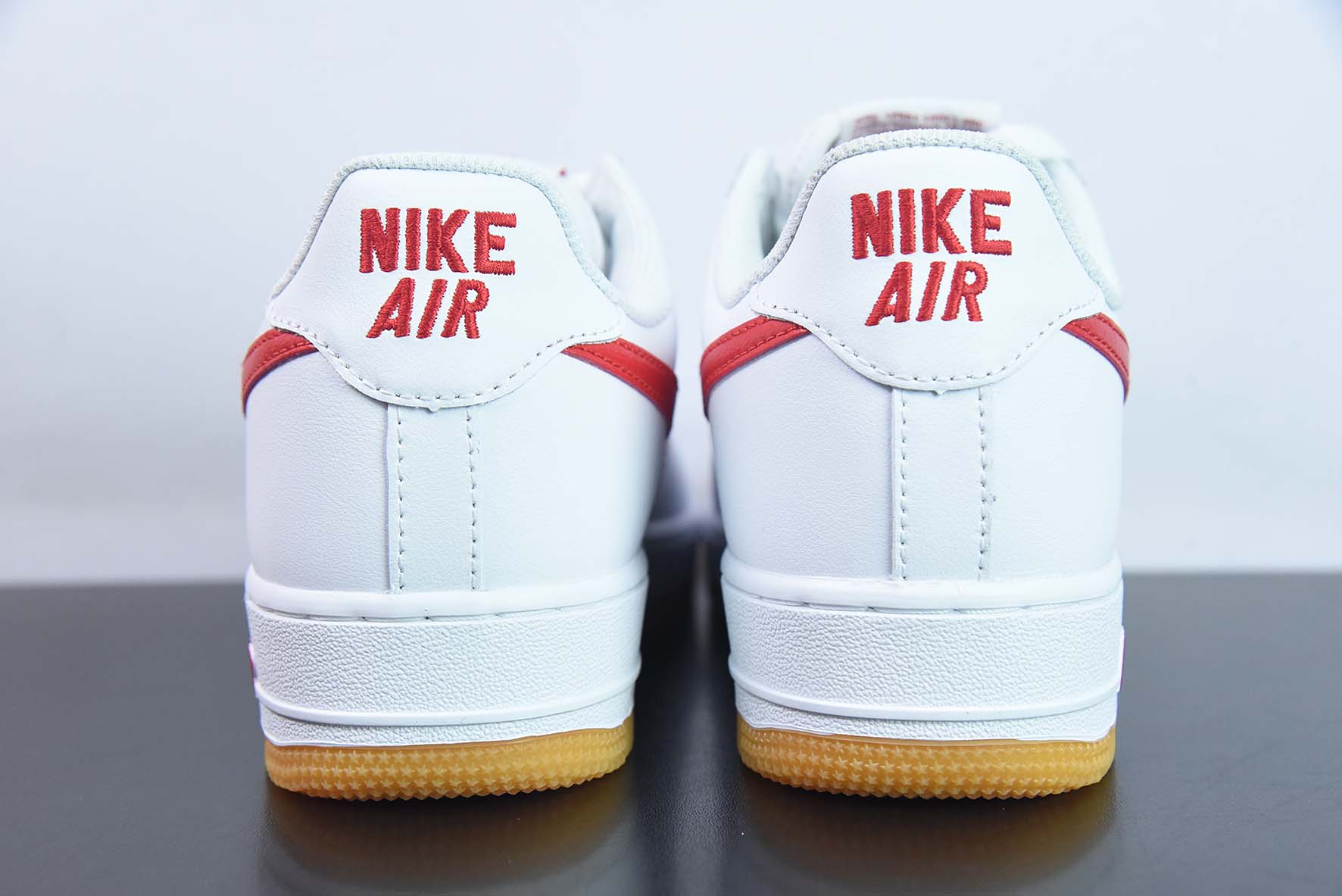 Air Force 1 '07 Low 空军一号 白红生胶运动鞋 货号：DJ3911-102