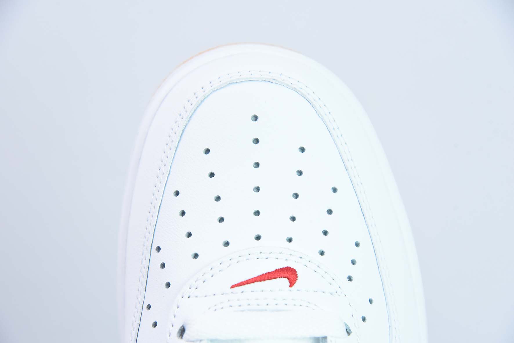 Air Force 1 '07 Low 空军一号 白红生胶运动鞋 货号：DJ3911-102