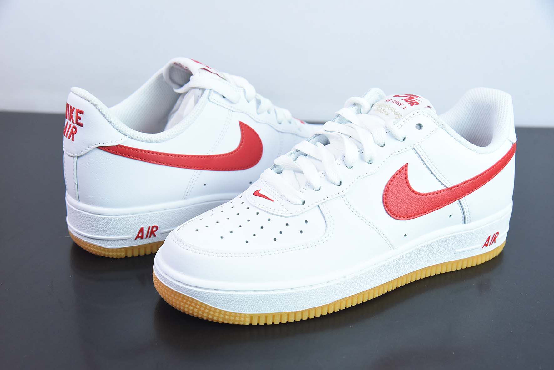 Air Force 1 '07 Low 空军一号 白红生胶运动鞋 货号：DJ3911-102