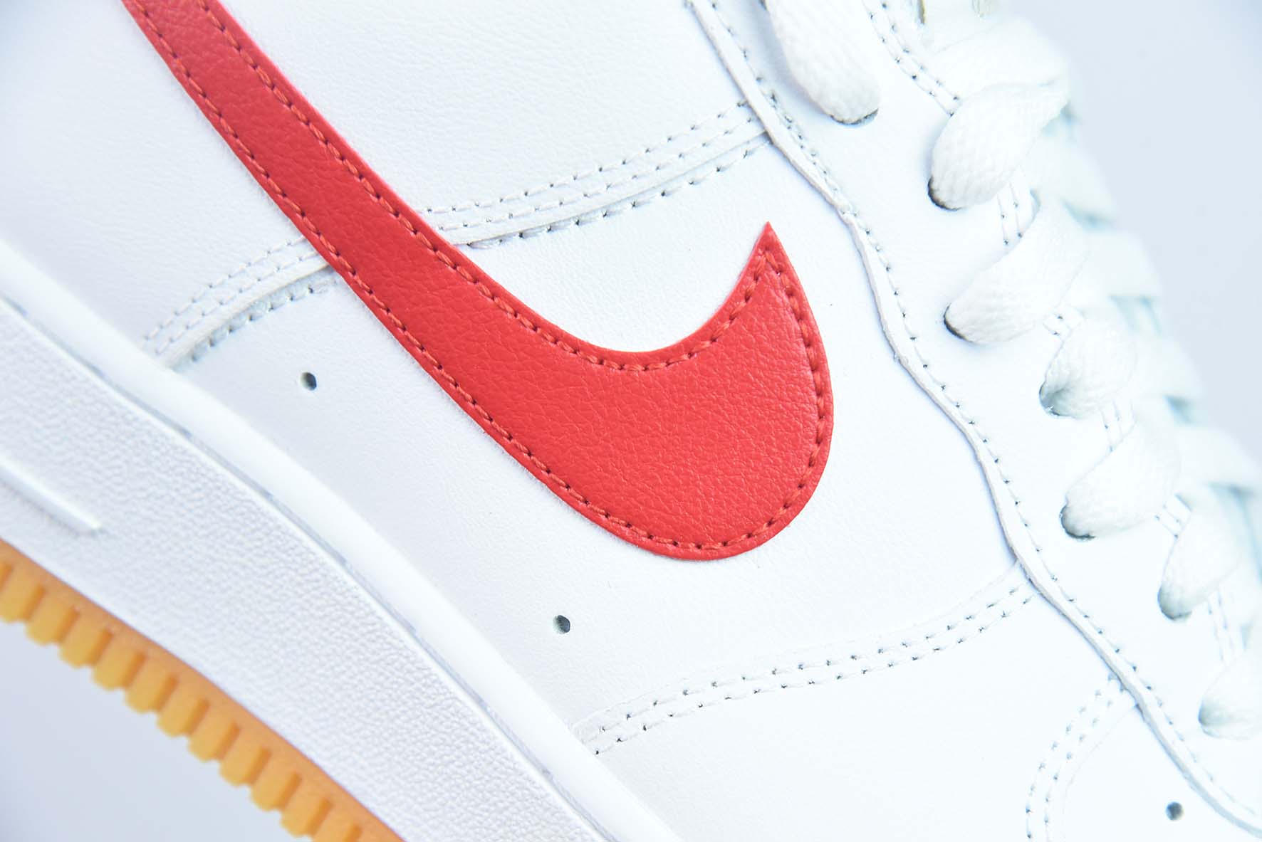 Air Force 1 '07 Low 空军一号 白红生胶运动鞋 货号：DJ3911-102