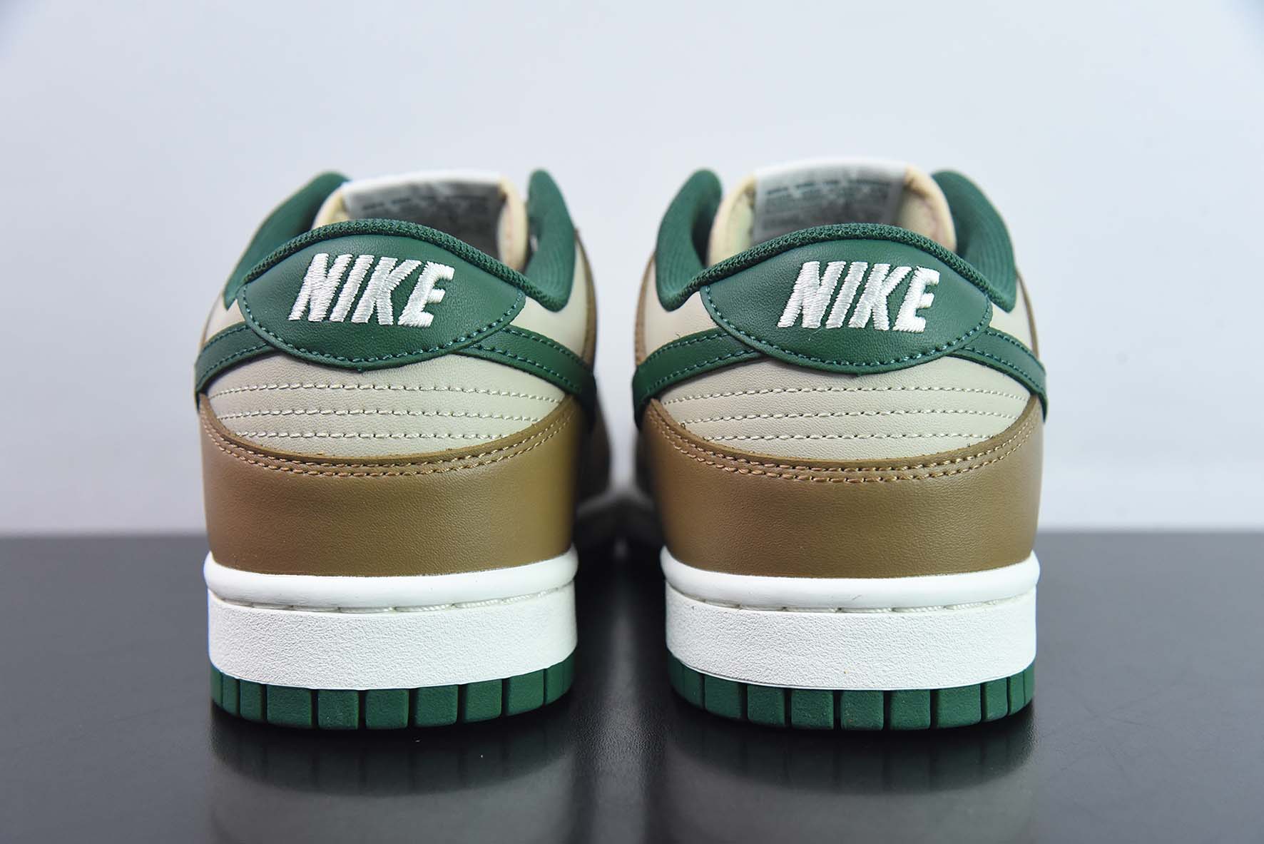 Nike Dunk Low SB 低帮滑板鞋/米棕绿 货号：FB7160-231