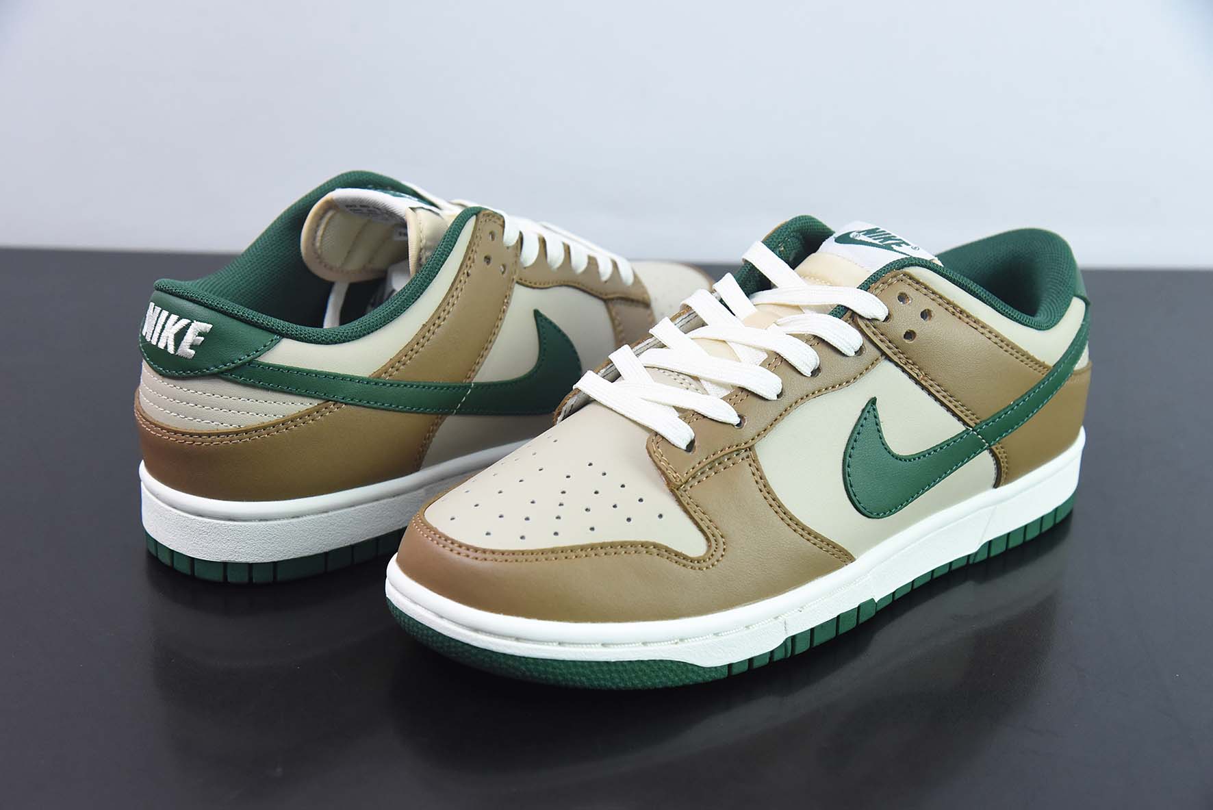 Nike Dunk Low SB 低帮滑板鞋/米棕绿 货号：FB7160-231