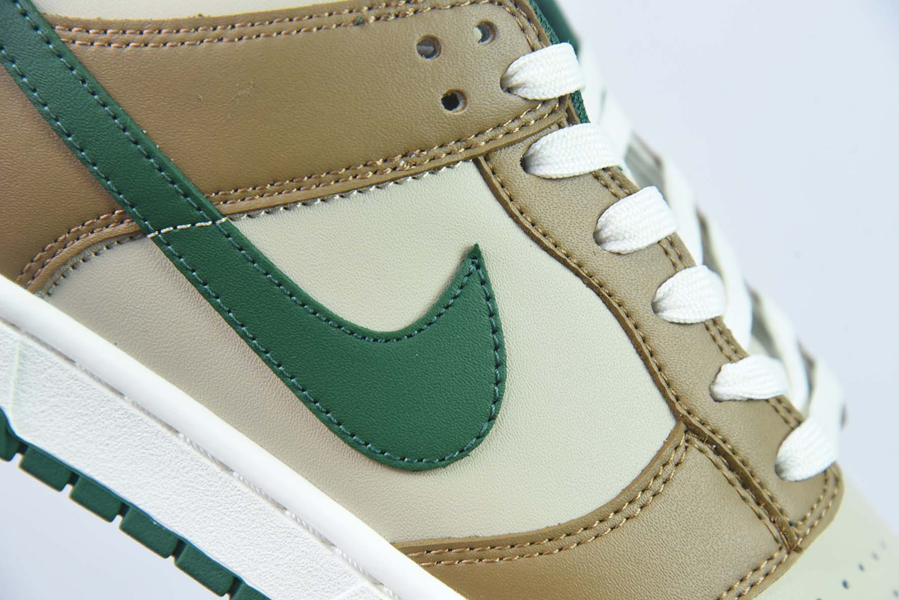 Nike Dunk Low SB 低帮滑板鞋/米棕绿 货号：FB7160-231