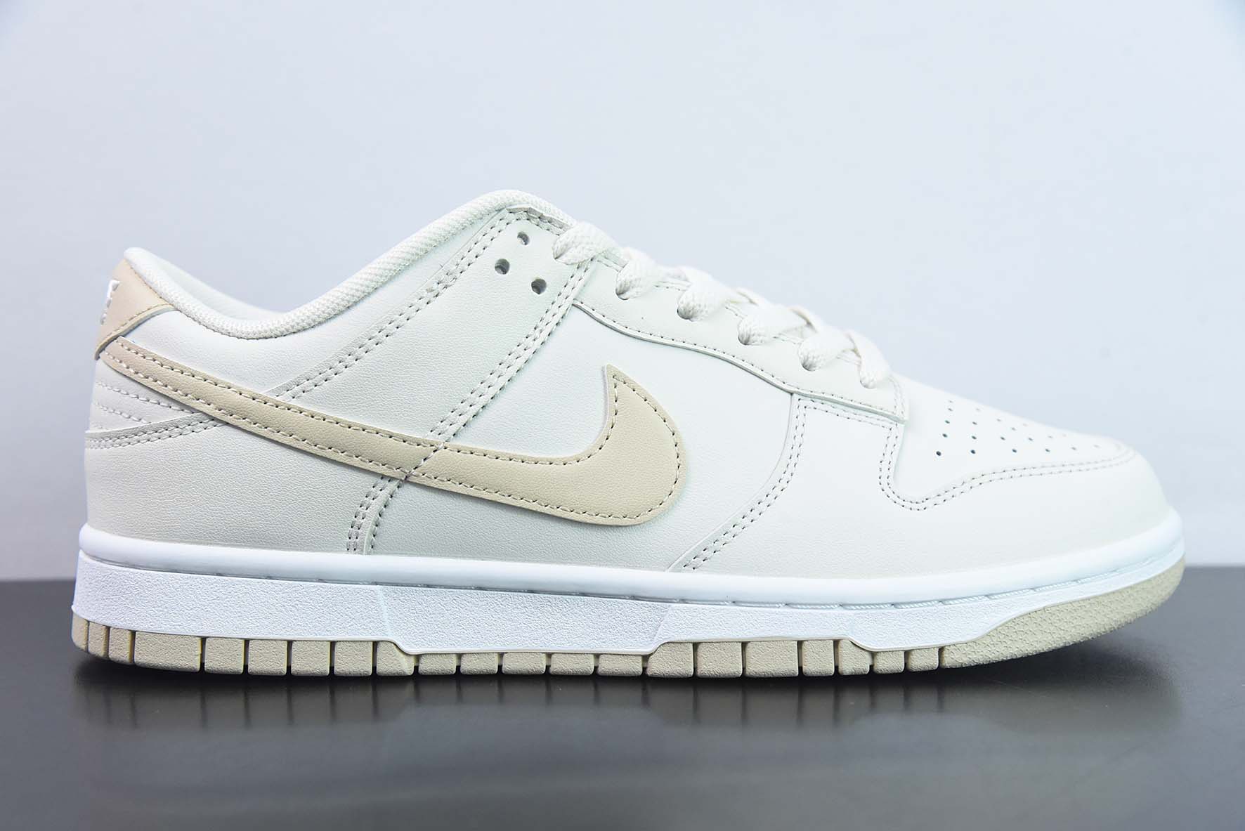 Nike SB Dunk Low "Sanddrift" 白金低帮运动鞋 货号：DV0831 003
