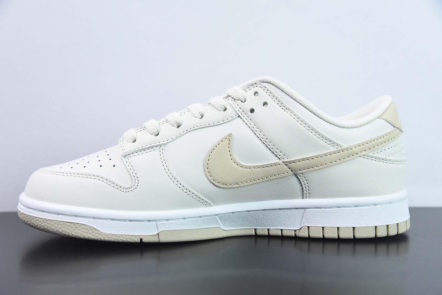 Nike SB Dunk Low "Sanddrift" 白金低帮运动鞋 货号：DV0831 003