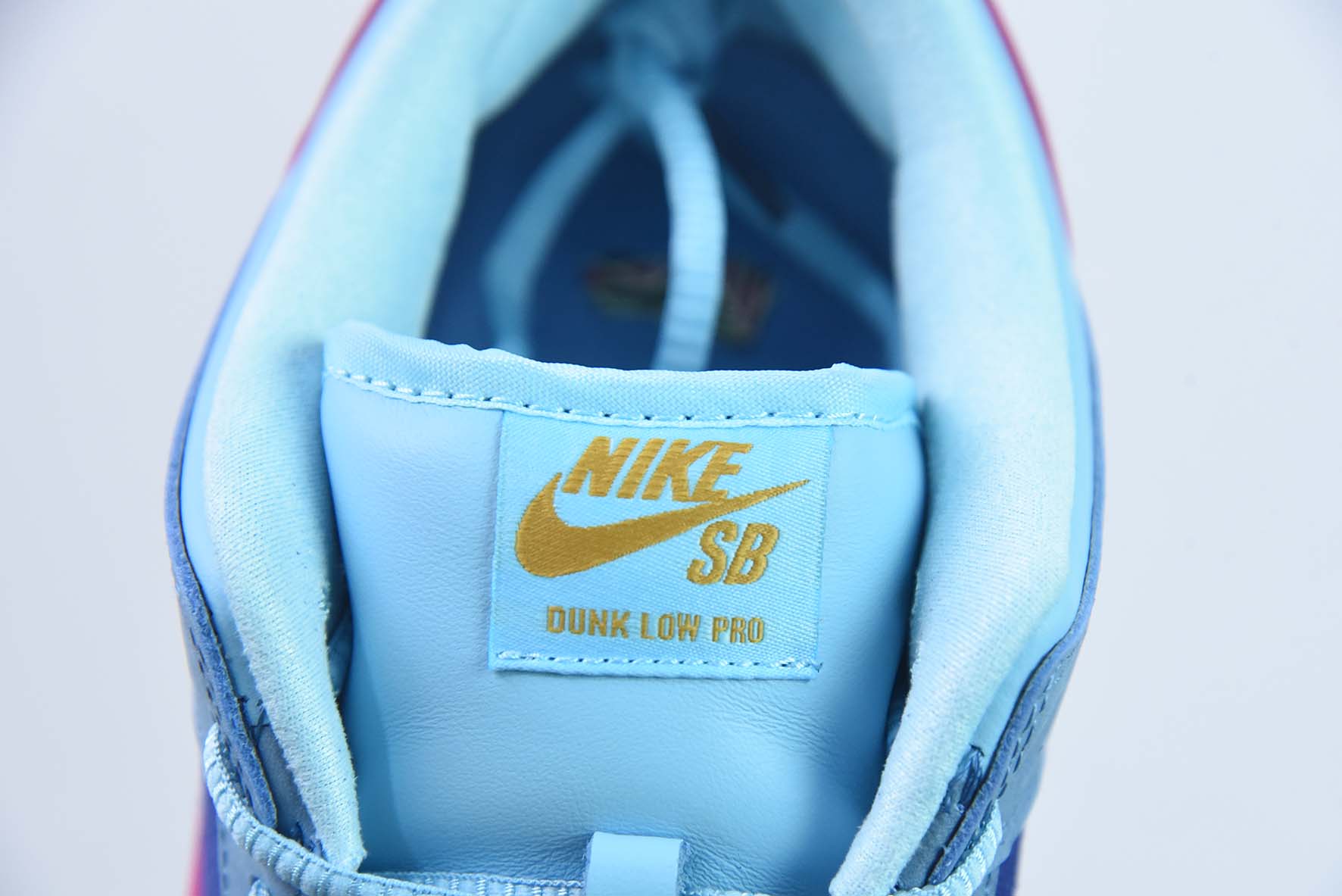 Nike Dunk SB Low 说唱歌手联名 蓝毛怪低帮运动鞋 货号 DO9404-400