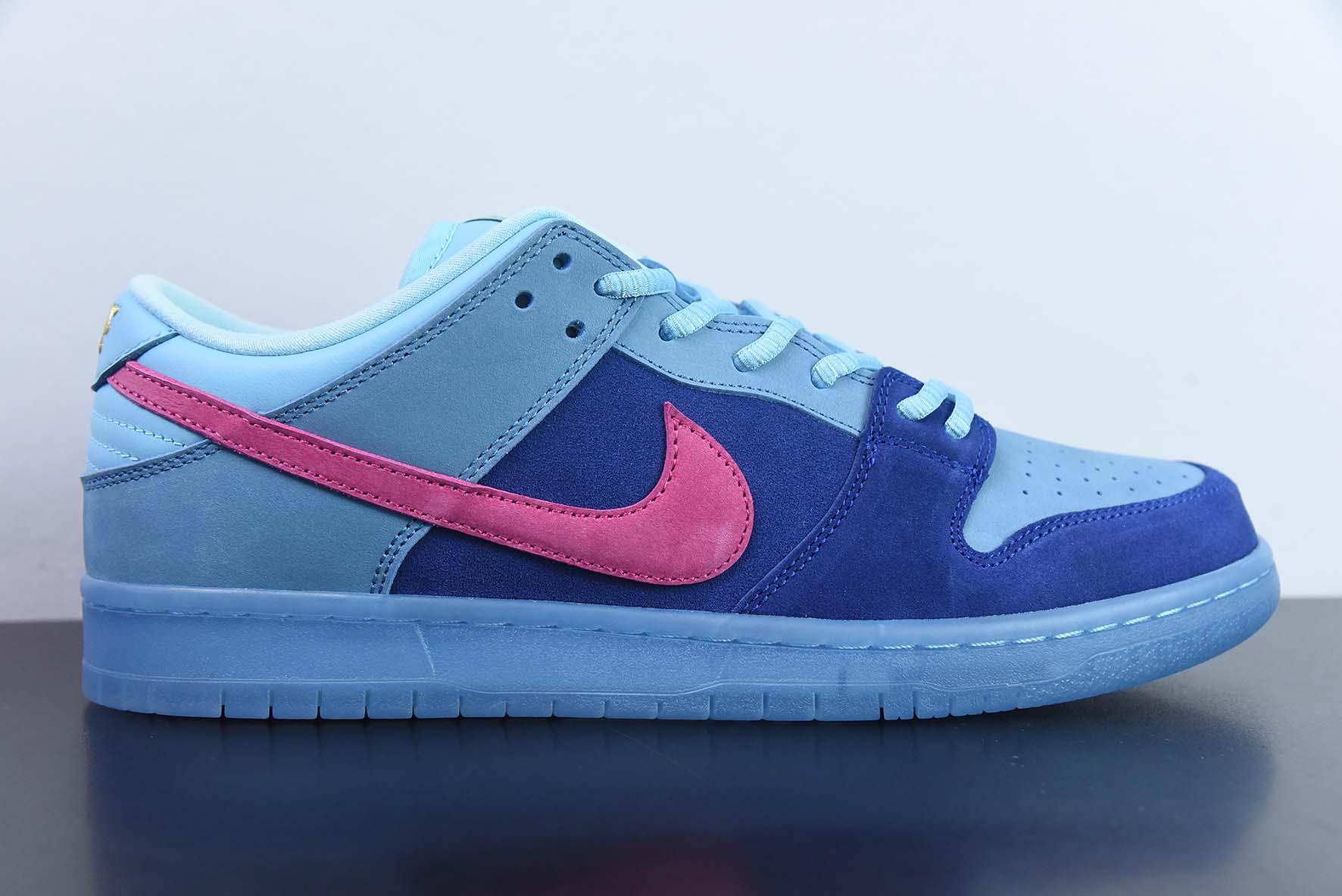 Nike Dunk SB Low 说唱歌手联名 蓝毛怪低帮运动鞋 货号 DO9404-400