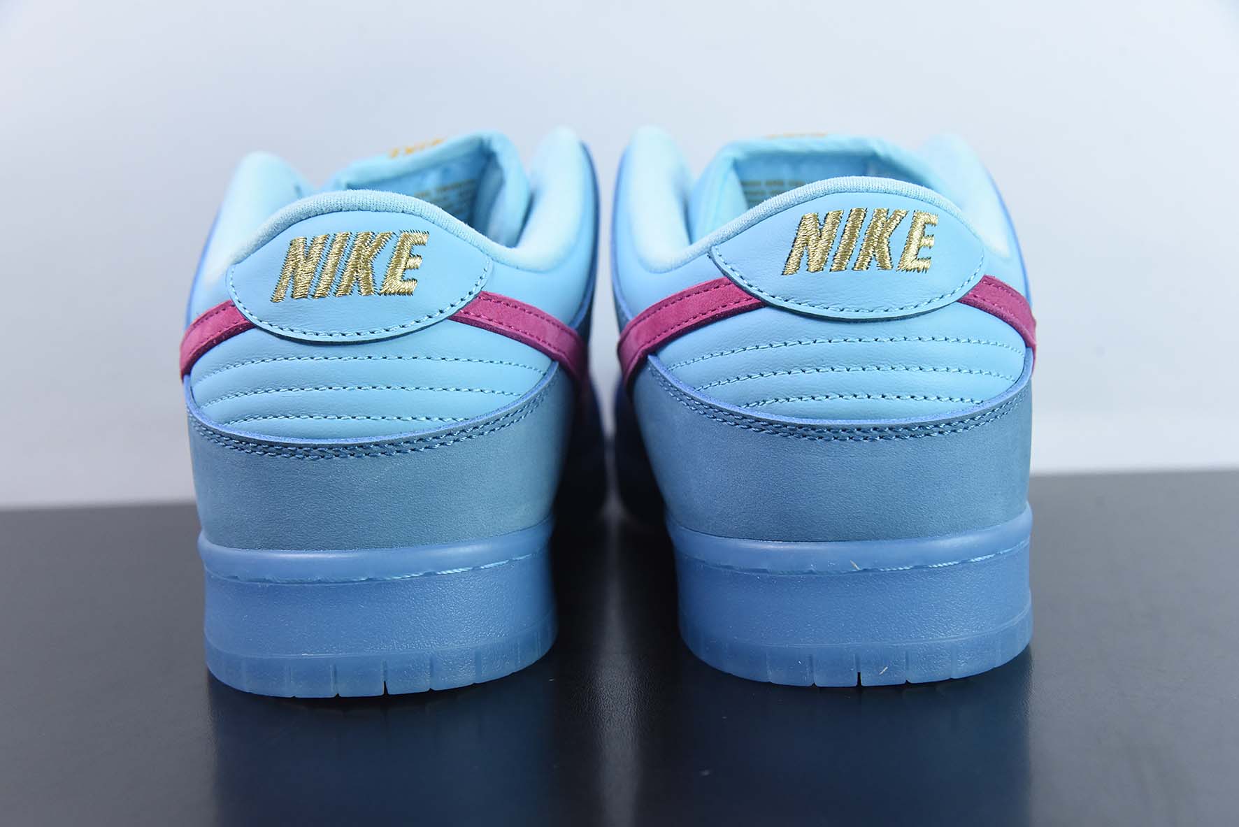 Nike Dunk SB Low 说唱歌手联名 蓝毛怪低帮运动鞋 货号 DO9404-400