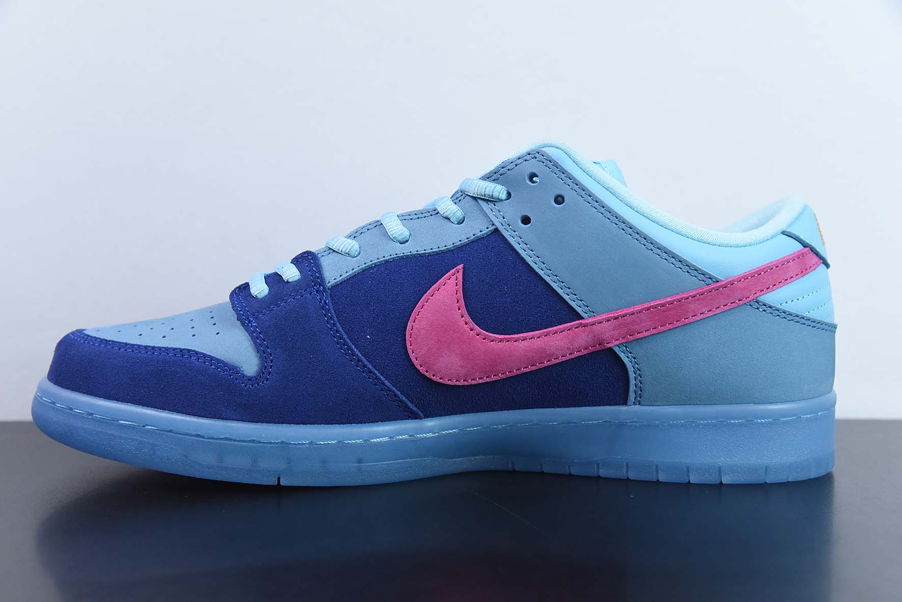 Nike Dunk SB Low 说唱歌手联名 蓝毛怪低帮运动鞋 货号 DO9404-400