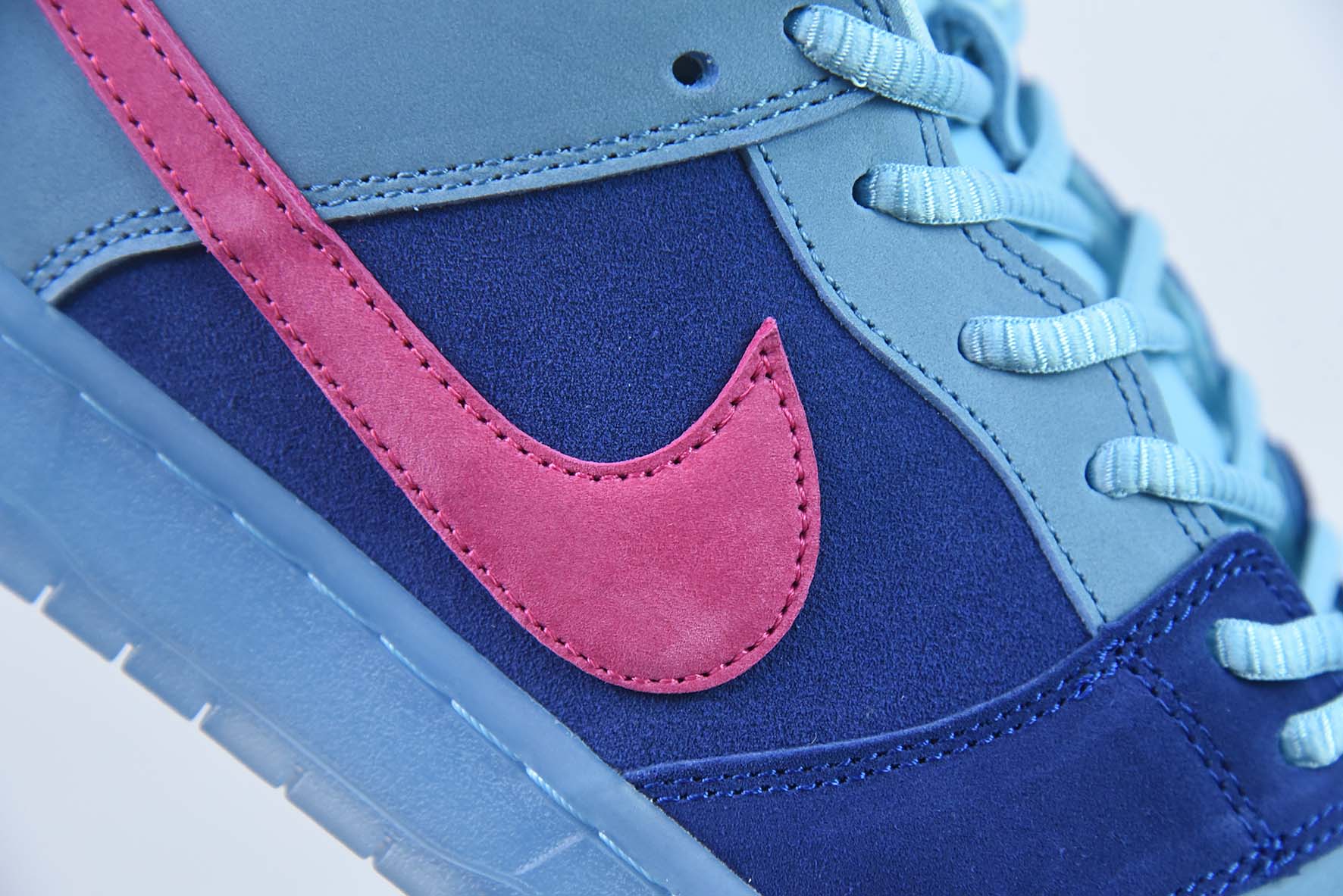 Nike Dunk SB Low 说唱歌手联名 蓝毛怪低帮运动鞋 货号 DO9404-400
