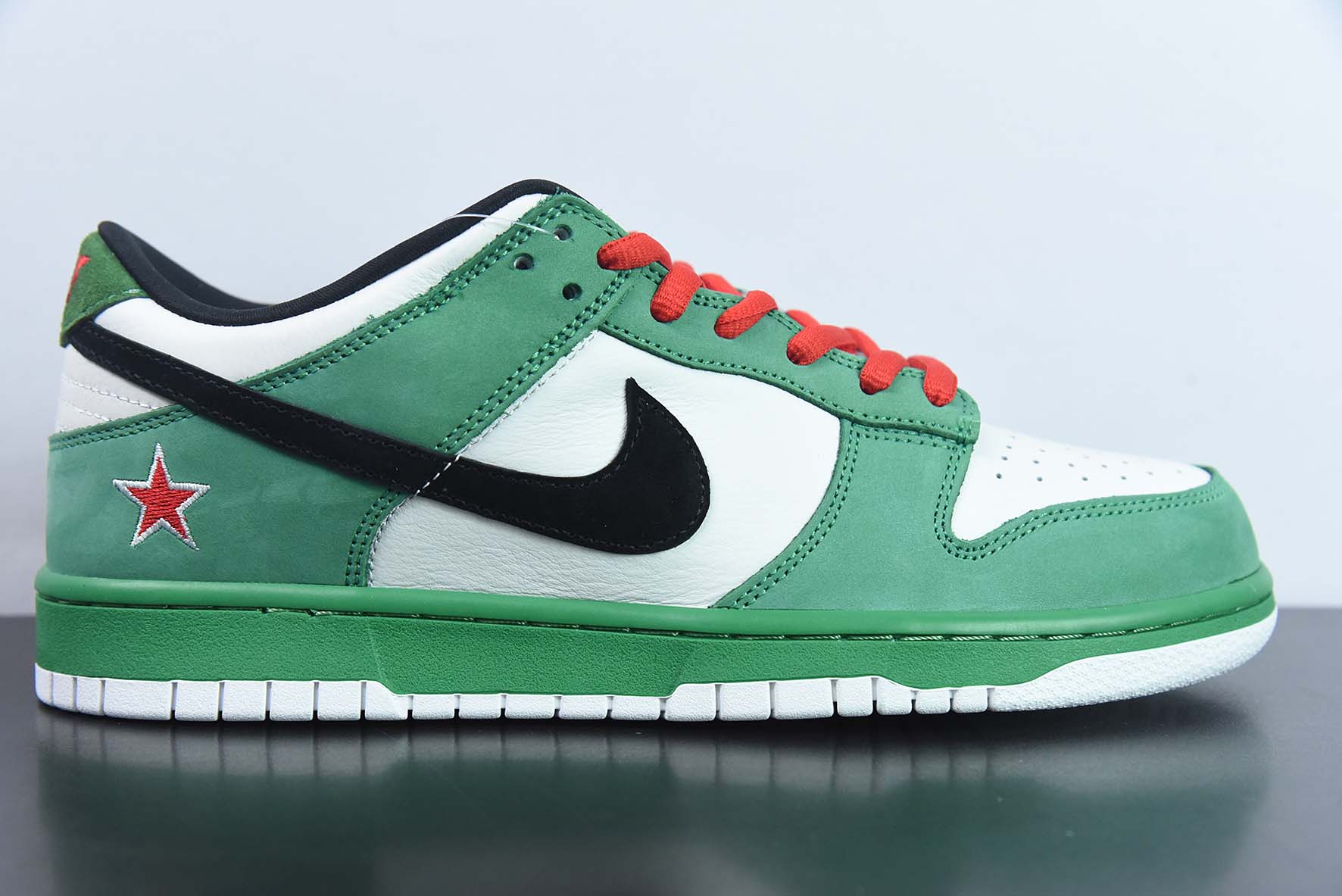 Nike Dunk Low PRO Se 白绿低帮运动鞋 喜力 联名款 货号：304292 302