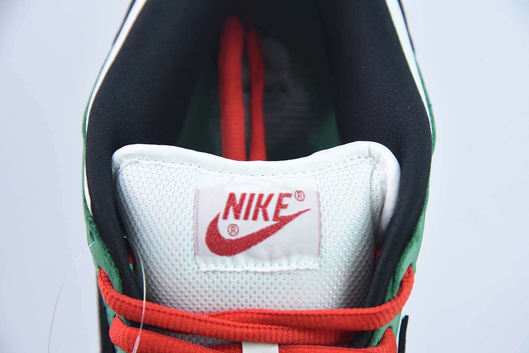 Nike Dunk Low PRO Se 白绿低帮运动鞋 喜力 联名款 货号：304292 302