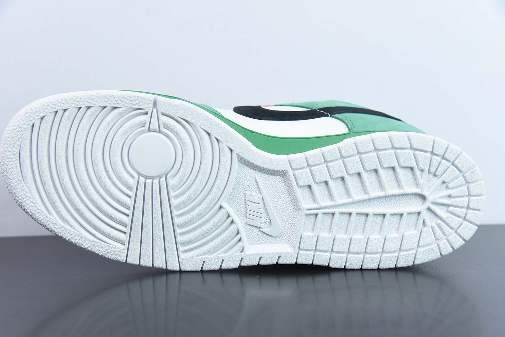 Nike Dunk Low PRO Se 白绿低帮运动鞋 喜力 联名款 货号：304292 302