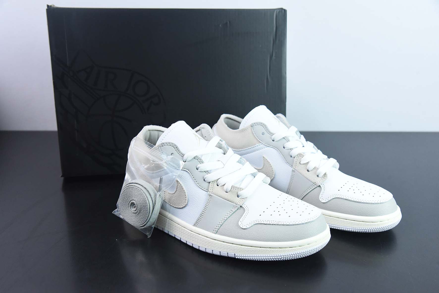 Air Jordan 1 Low  AJ1  白灰低帮运动鞋 货号：DN1635 002