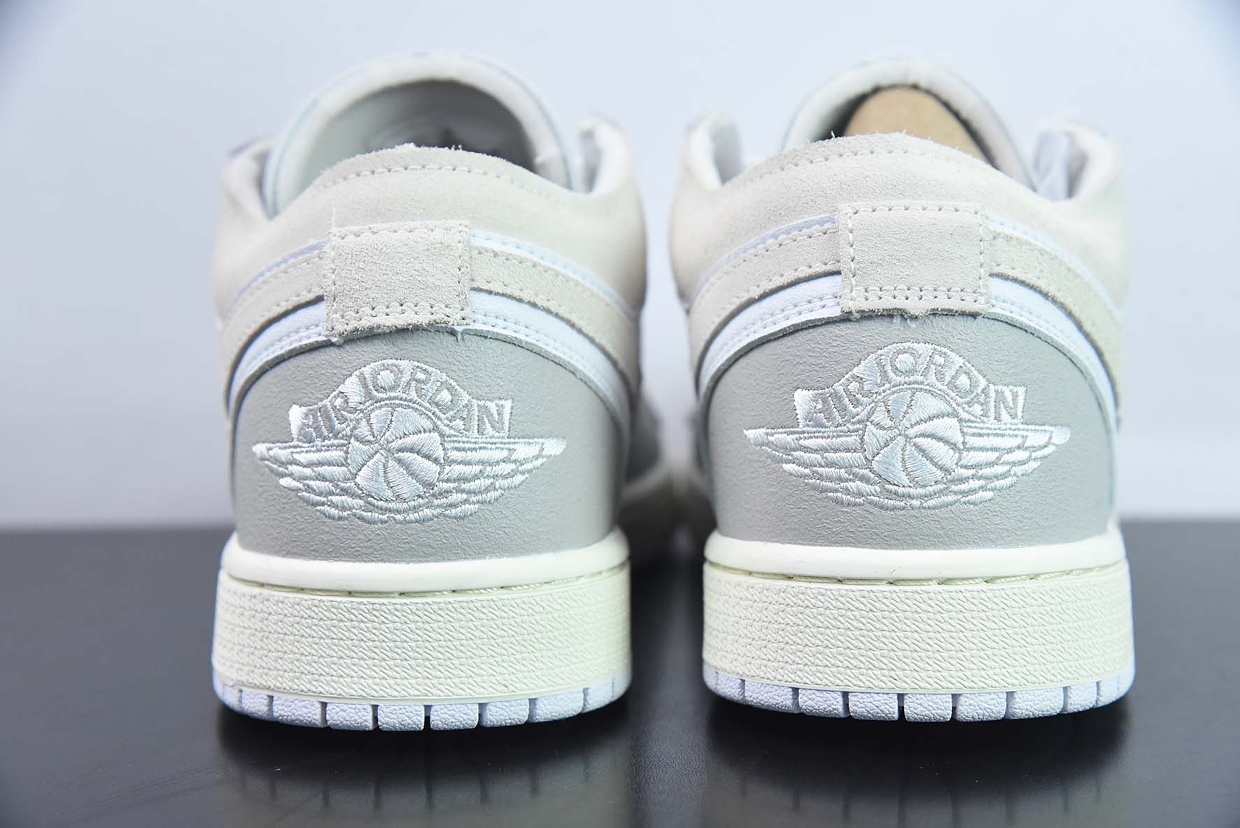 Air Jordan 1 Low  AJ1  白灰低帮运动鞋 货号：DN1635 002