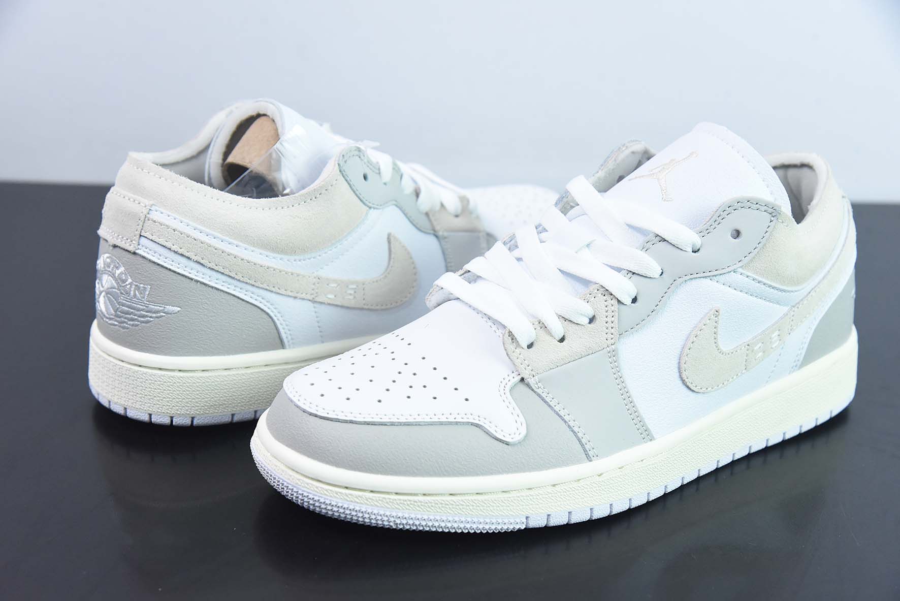 Air Jordan 1 Low  AJ1  白灰低帮运动鞋 货号：DN1635 002