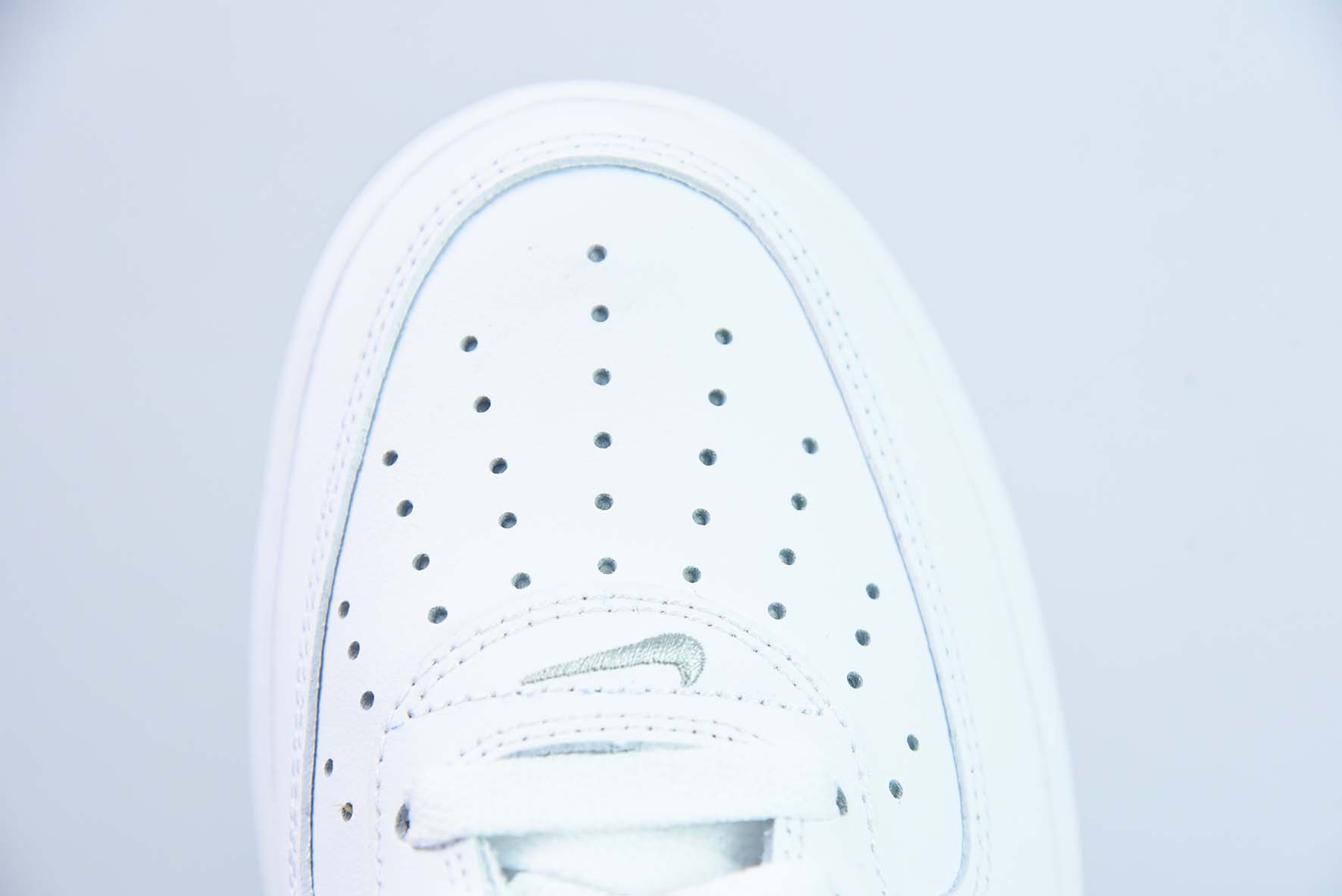 Nike Air Force 1 Low  空军一号 白银低帮运动鞋 货号：DZ6755 100