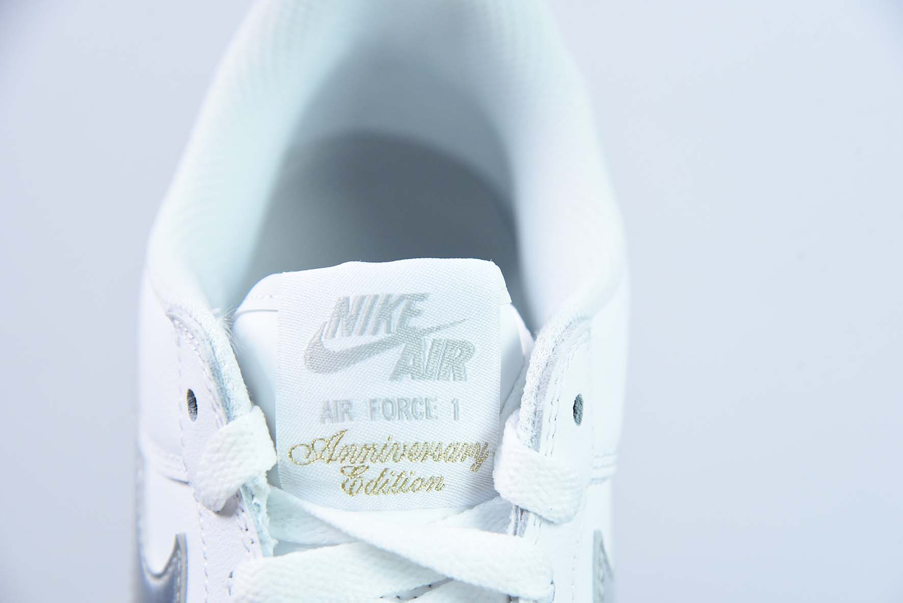 Nike Air Force 1 Low  空军一号 白银低帮运动鞋 货号：DZ6755 100