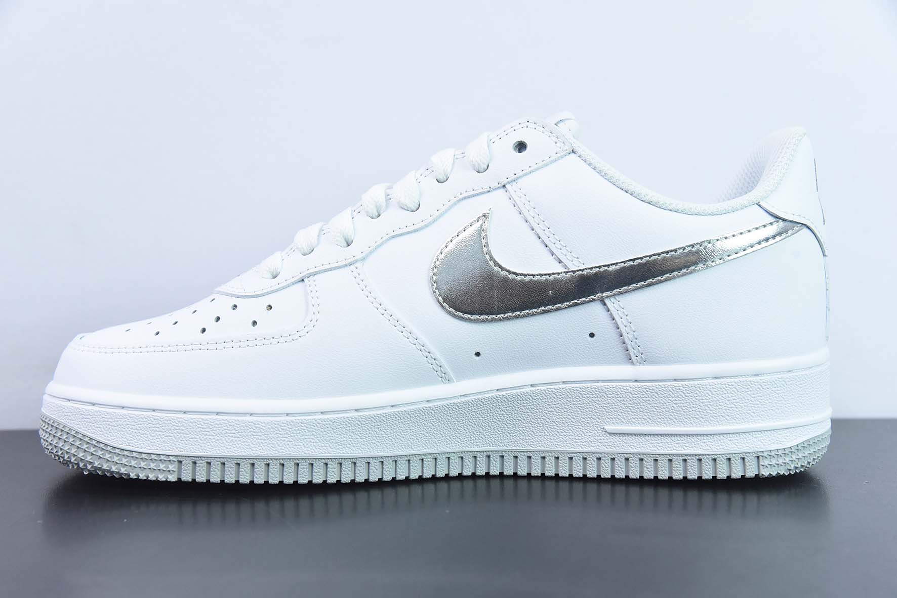 Nike Air Force 1 Low  空军一号 白银低帮运动鞋 货号：DZ6755 100