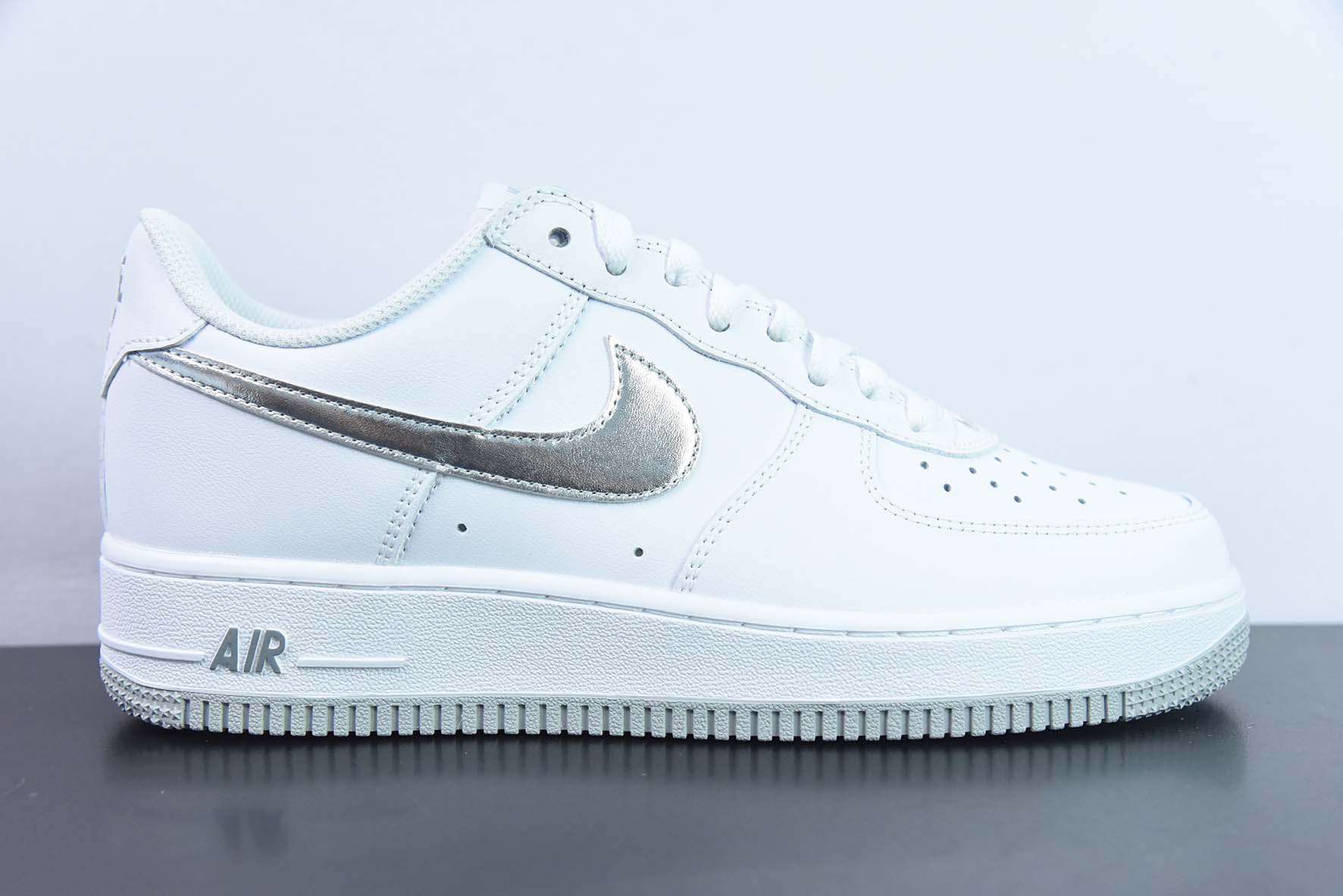 Nike Air Force 1 Low  空军一号 白银低帮运动鞋 货号：DZ6755 100