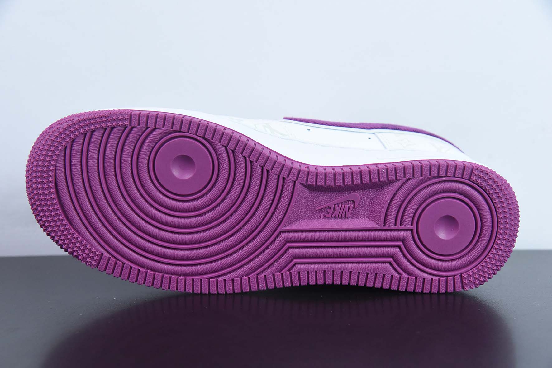 Nike Air Force 1 07 空军一号“皮革白紫牛仔LV老花”低帮运动鞋 货号:CV0670-500
