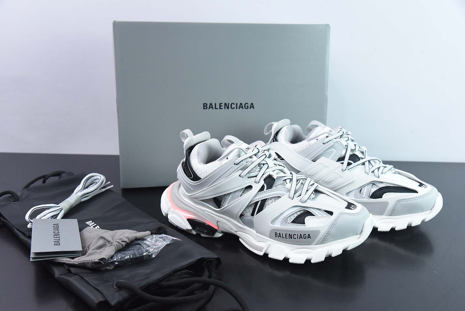 巴黎世家/Balenciaga 巴黎世家3.0低帮老爹鞋 3.0带灯白黑灰