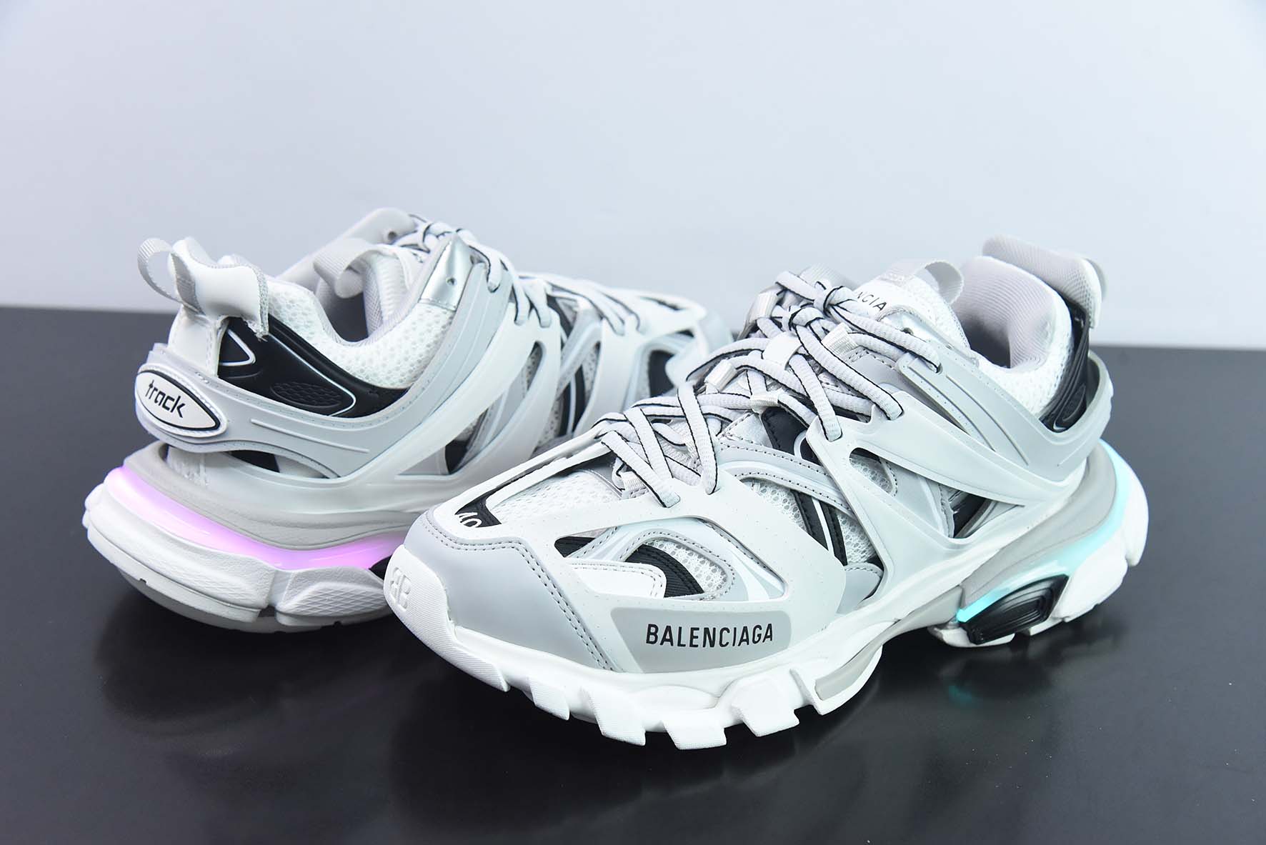 巴黎世家/Balenciaga 巴黎世家3.0低帮老爹鞋 3.0带灯白黑灰