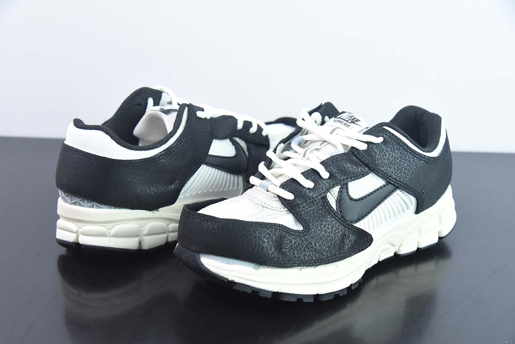NK Zoom Vomero 5  佛莫罗5代系列经典复古休闲运动慢跑鞋  货号：FJ5474-133