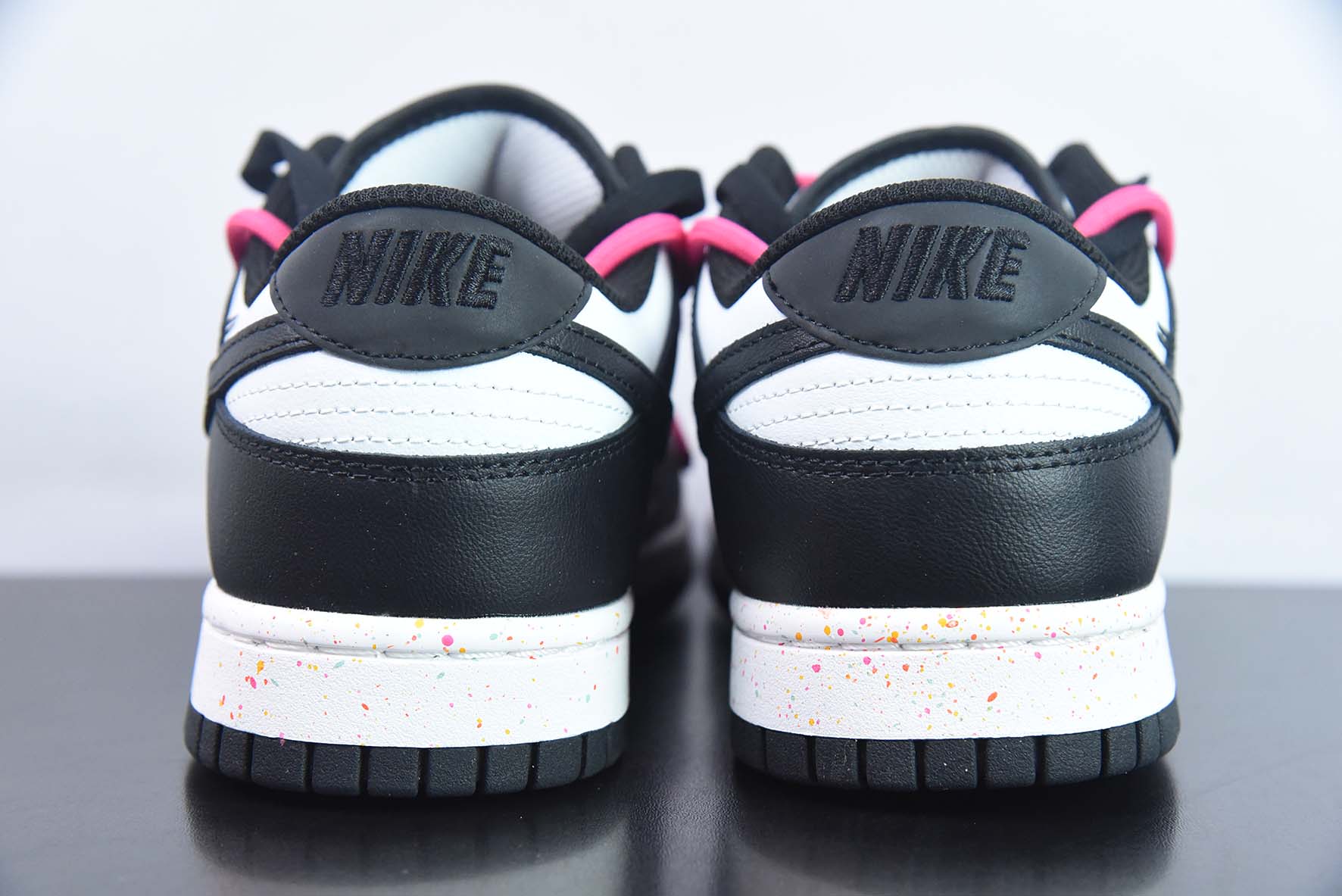 Nike SB Dunk Low"Multi-Color/Swoosh"扣篮系列低帮休闲运动滑板板鞋“熊猫黑白粉绑绳三钩子”货号:FD4623-133