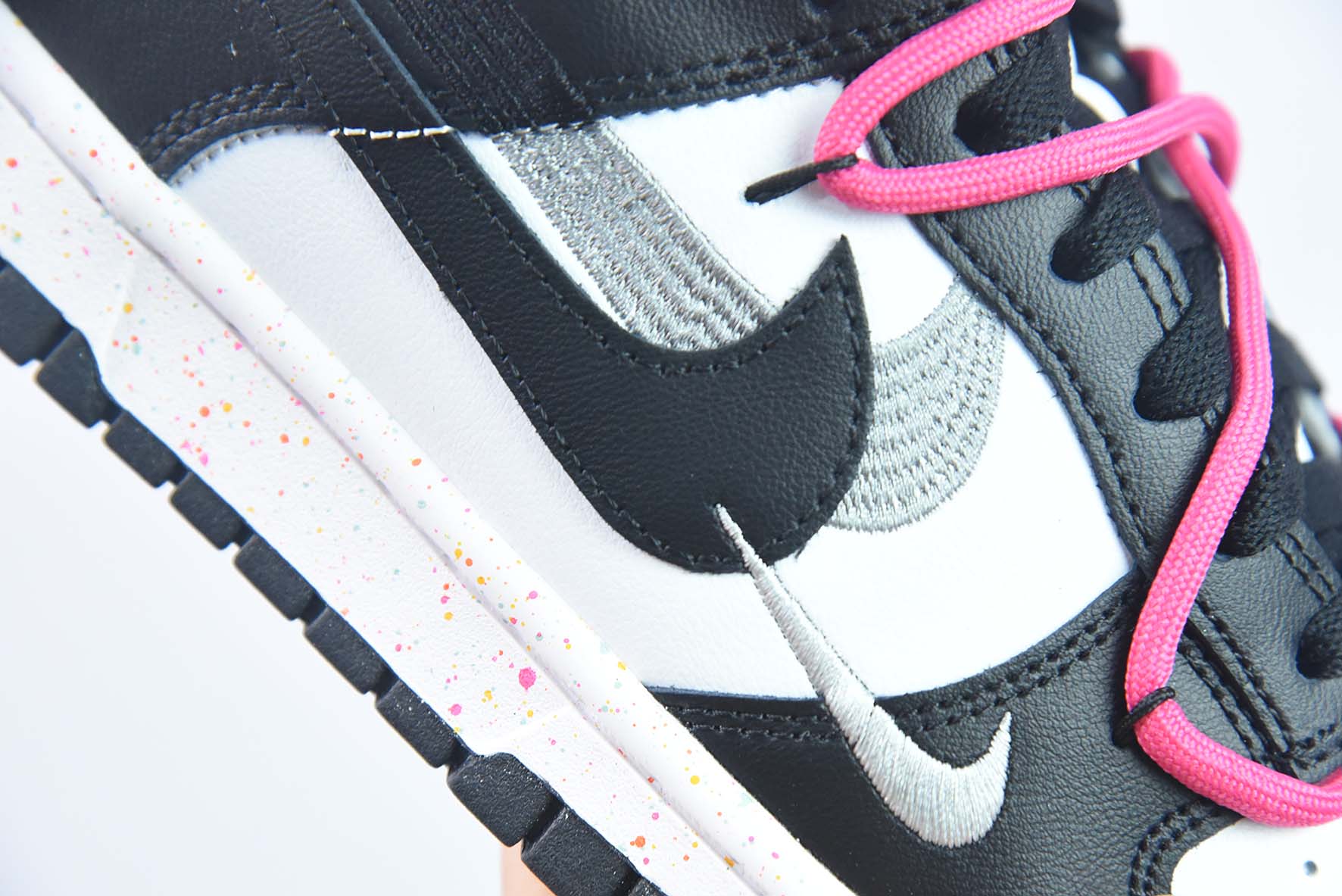 Nike SB Dunk Low"Multi-Color/Swoosh"扣篮系列低帮休闲运动滑板板鞋“熊猫黑白粉绑绳三钩子”货号:FD4623-133