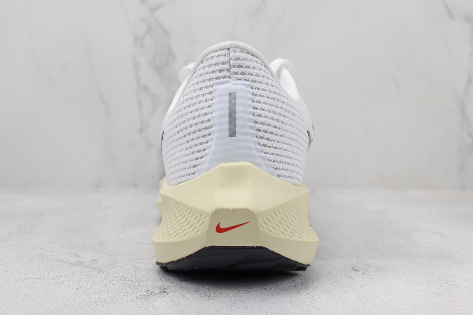 Nike Air Zoom Pegasus 40 White Running Shoes with Flywire Technology 6 o 1h32kr4uf1jqvhf61tsp7rh1g0c2r