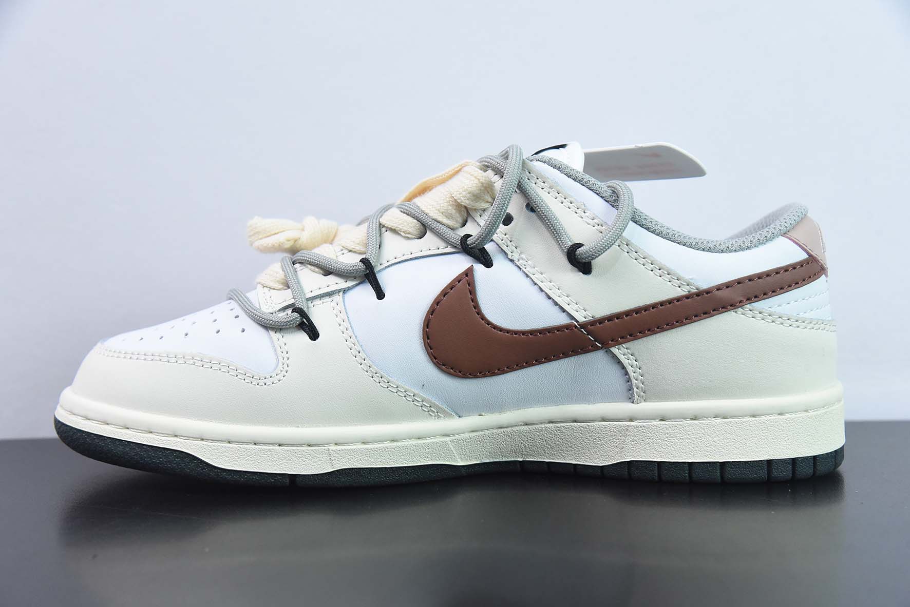 Nike SB Dunk Low “Habibi” 杏仁白 定制绑带 扣篮系列复古低帮休闲运动滑板板鞋货号:DD1503117