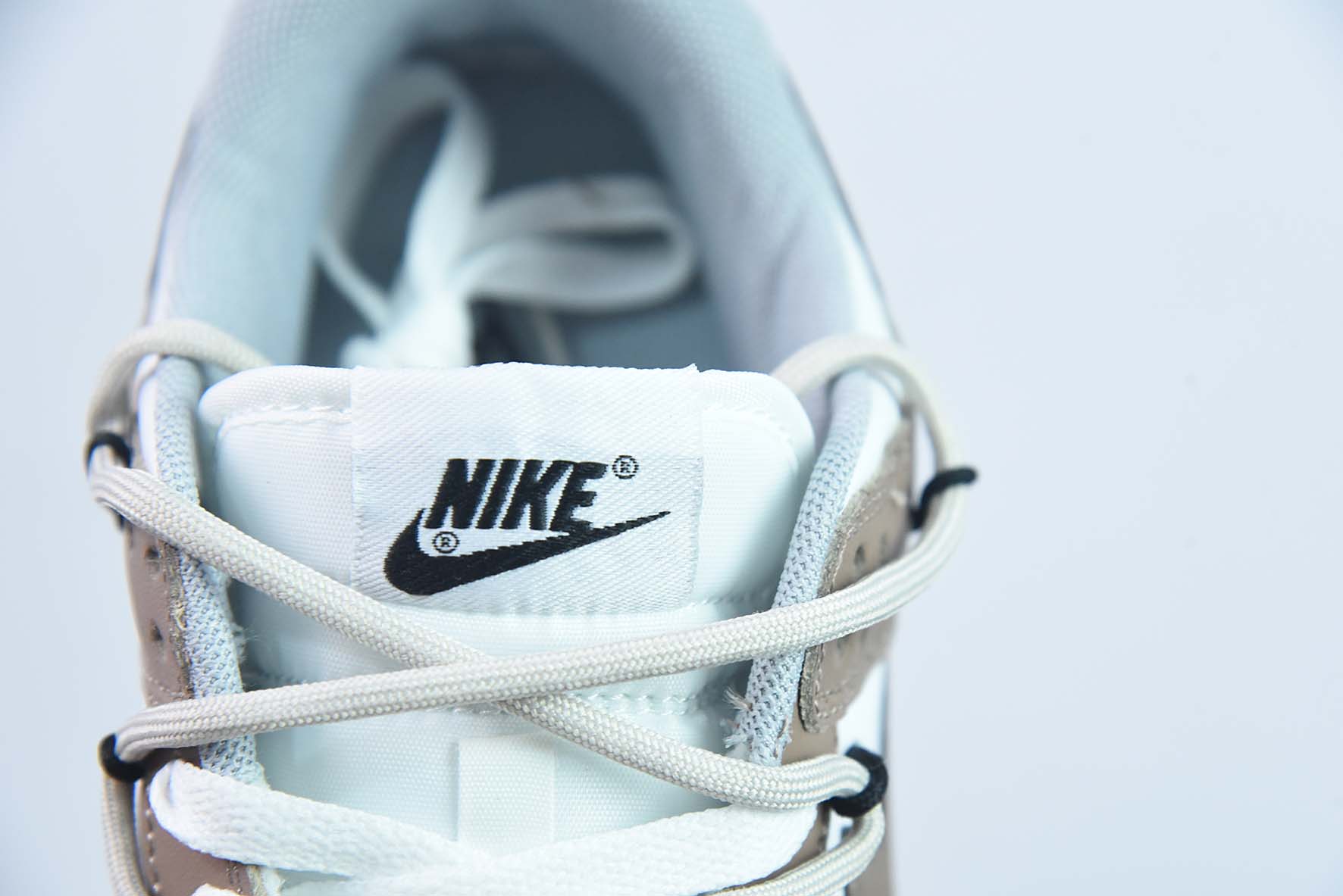 Nike SB Dunk Low  定制绑带 扣篮系列复古低帮休闲运动滑板板鞋货号：CW1590-021