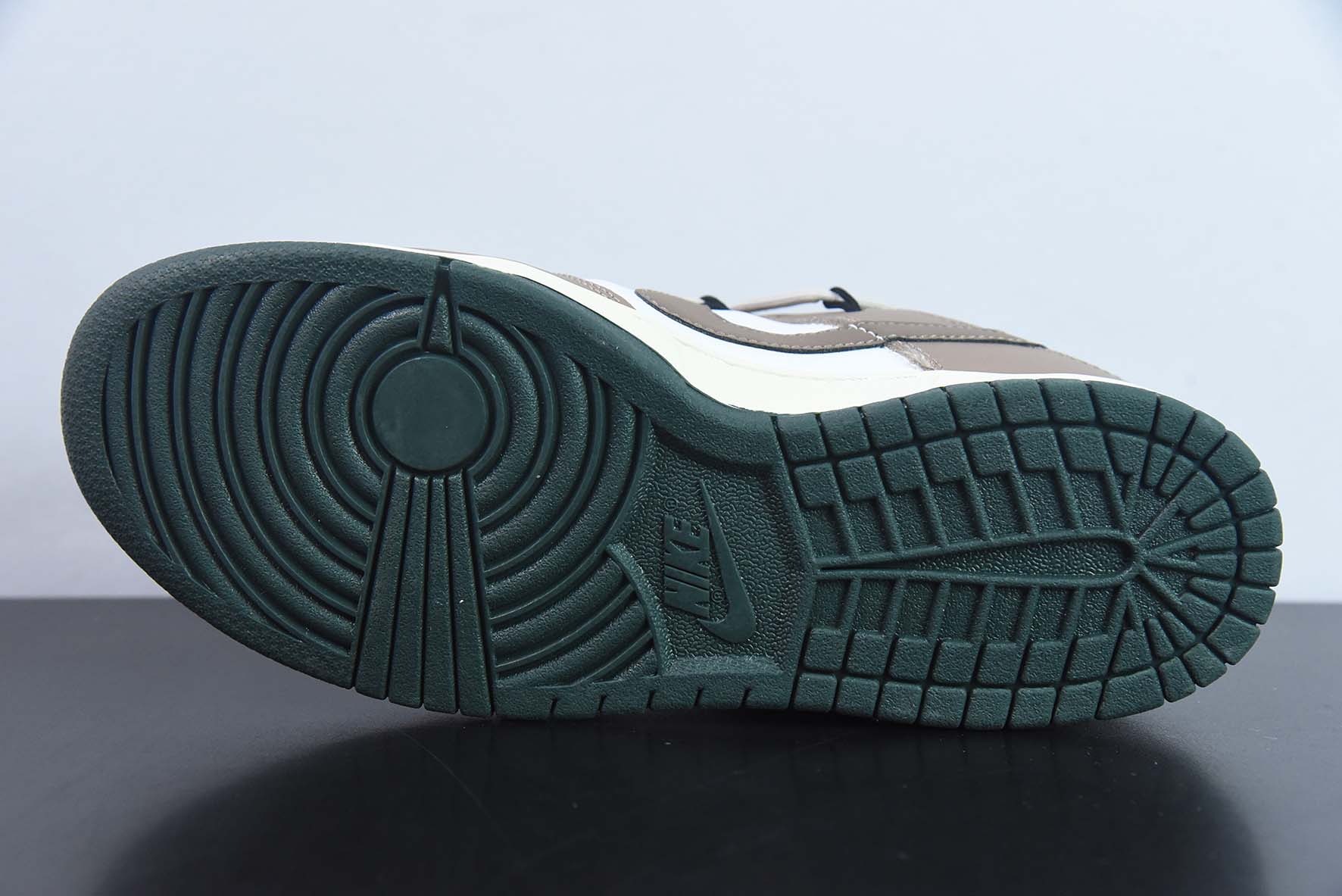 Nike SB Dunk Low  定制绑带 扣篮系列复古低帮休闲运动滑板板鞋货号：CW1590-021