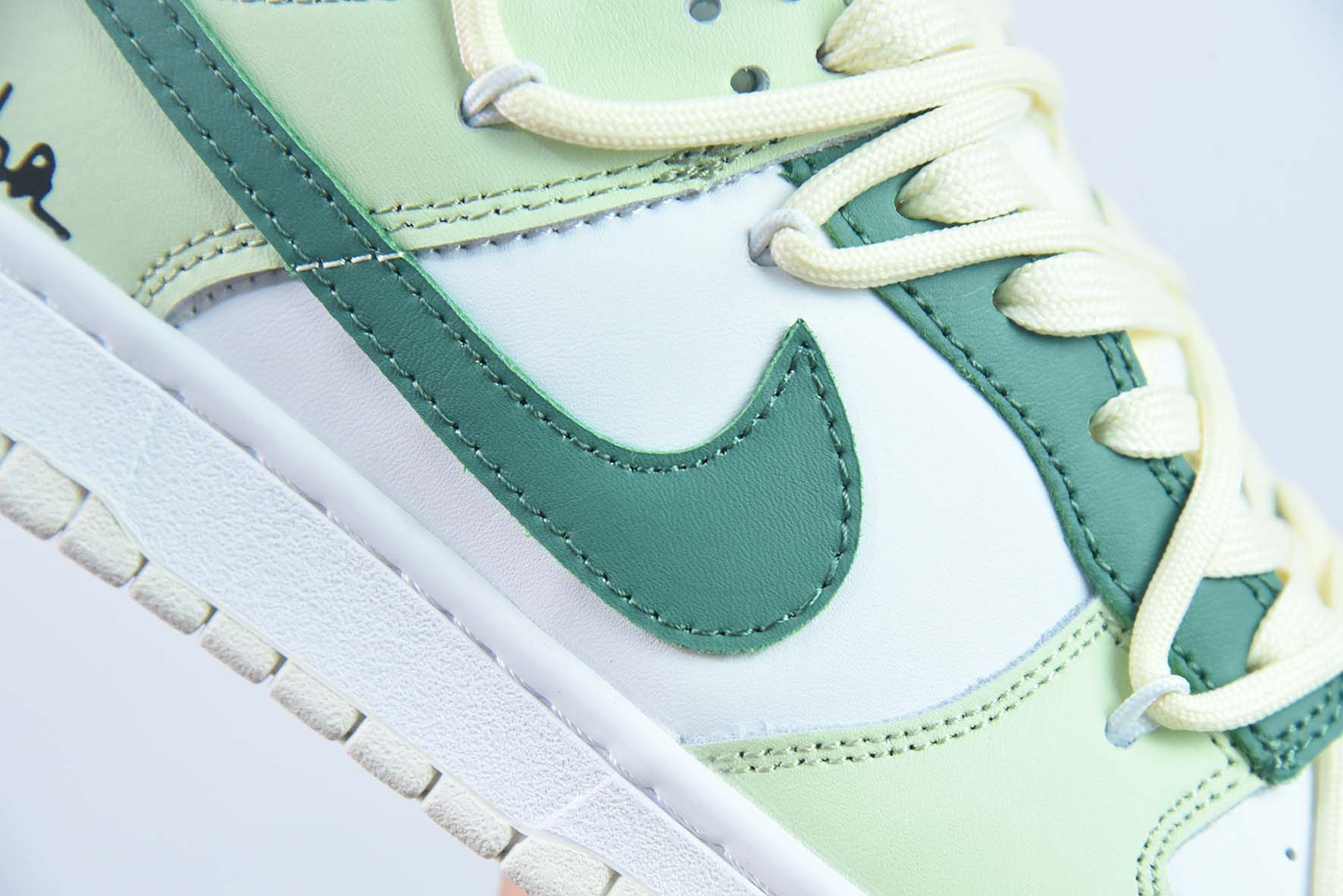 Nike SB Dunk Low  定制绑带 扣篮系列复古低帮休闲运动滑板板鞋货号：DD1503-121