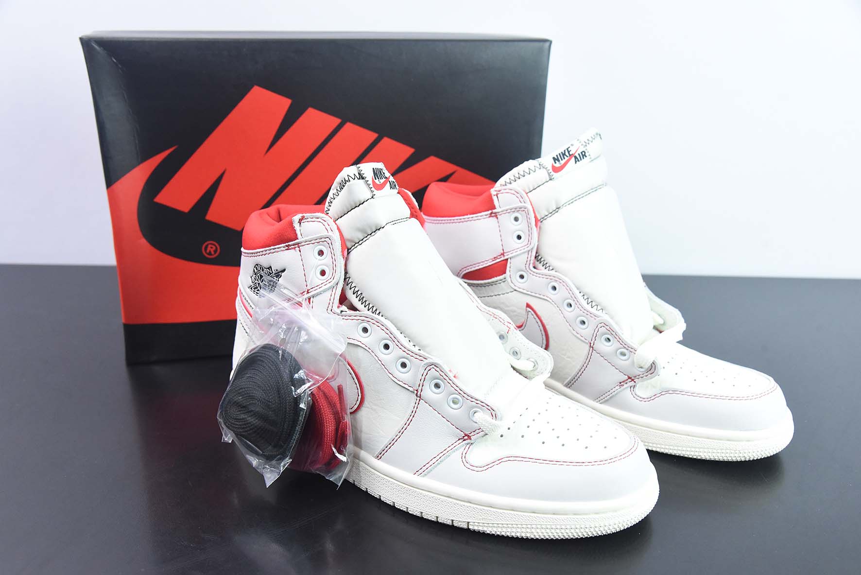 Air Jordan 1 Retro "Phantom"白红兔八哥高帮运动鞋 货号:555088-160