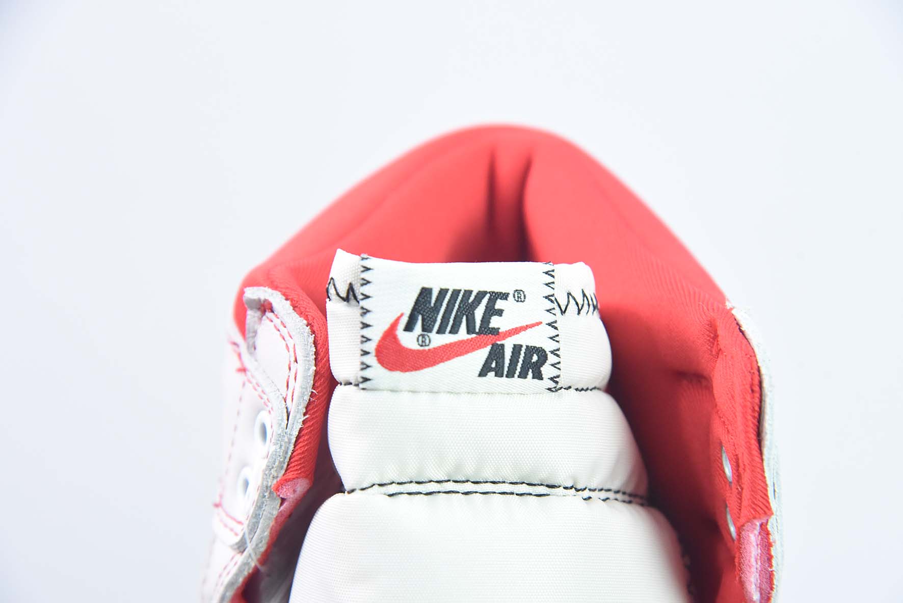 Air Jordan 1 Retro "Phantom"白红兔八哥高帮运动鞋 货号:555088-160