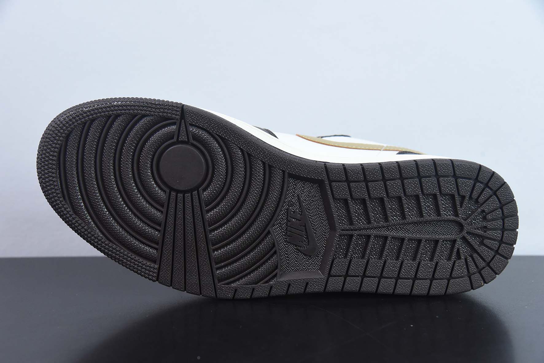 Air Jordan 1 Low 暗褐色 低帮篮球鞋 货号:DC0774-200