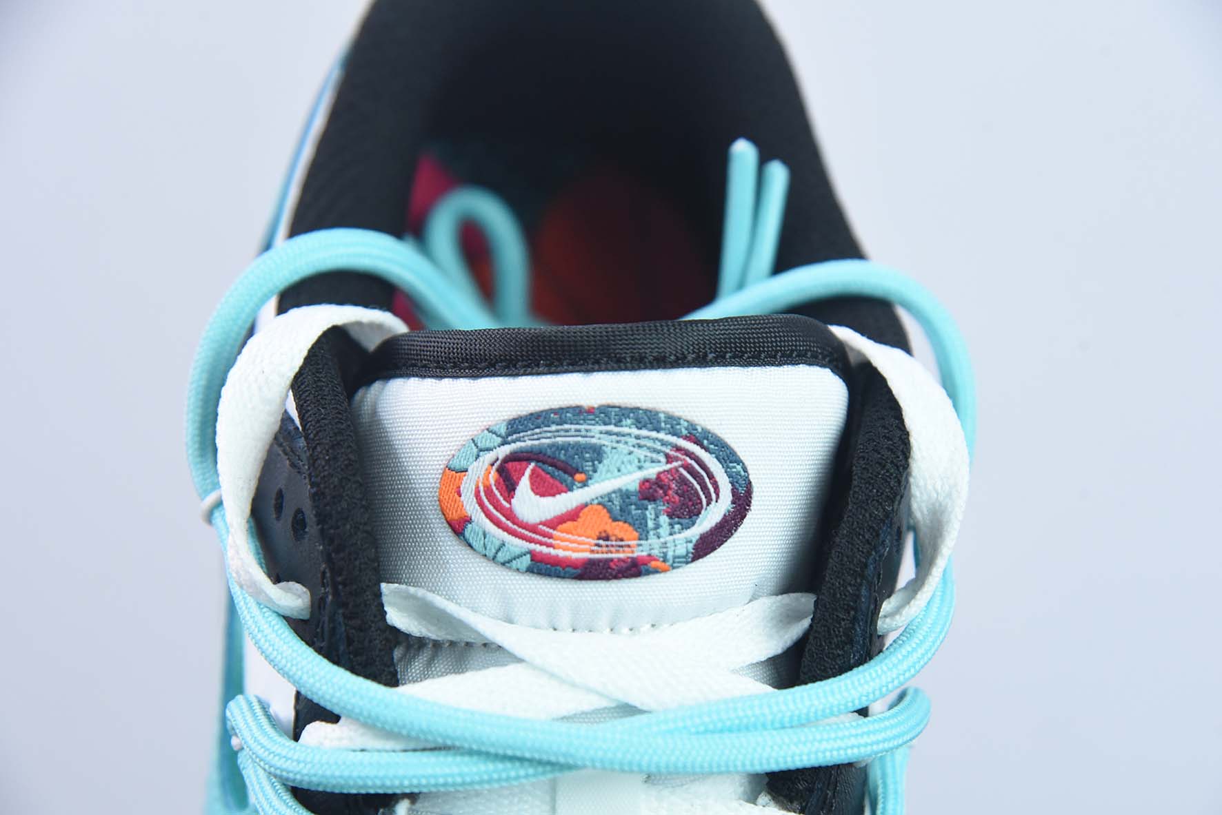 Nike SB Dunk Low 泼墨黑蓝 反转三勾 解构抽绳鞋带 货号：FD4623-135